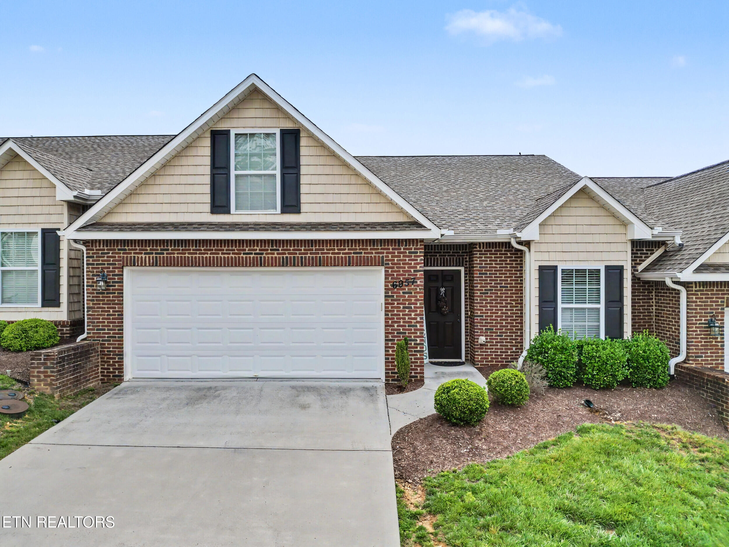 6957 Pemmbrooke Shire Lane Knoxville TN 37909