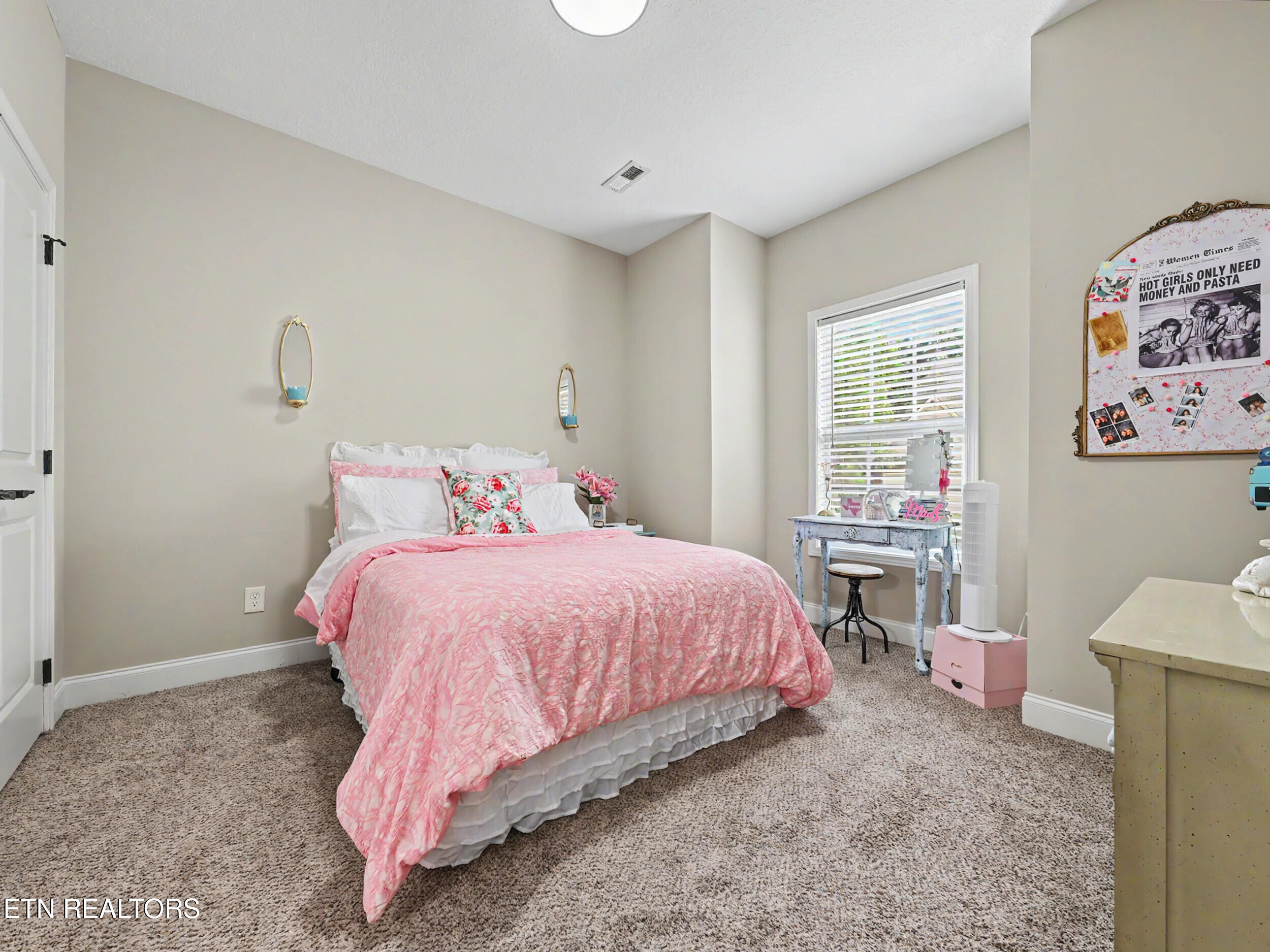 6957 Pemmbrooke Shire Lane Knoxville TN 37909