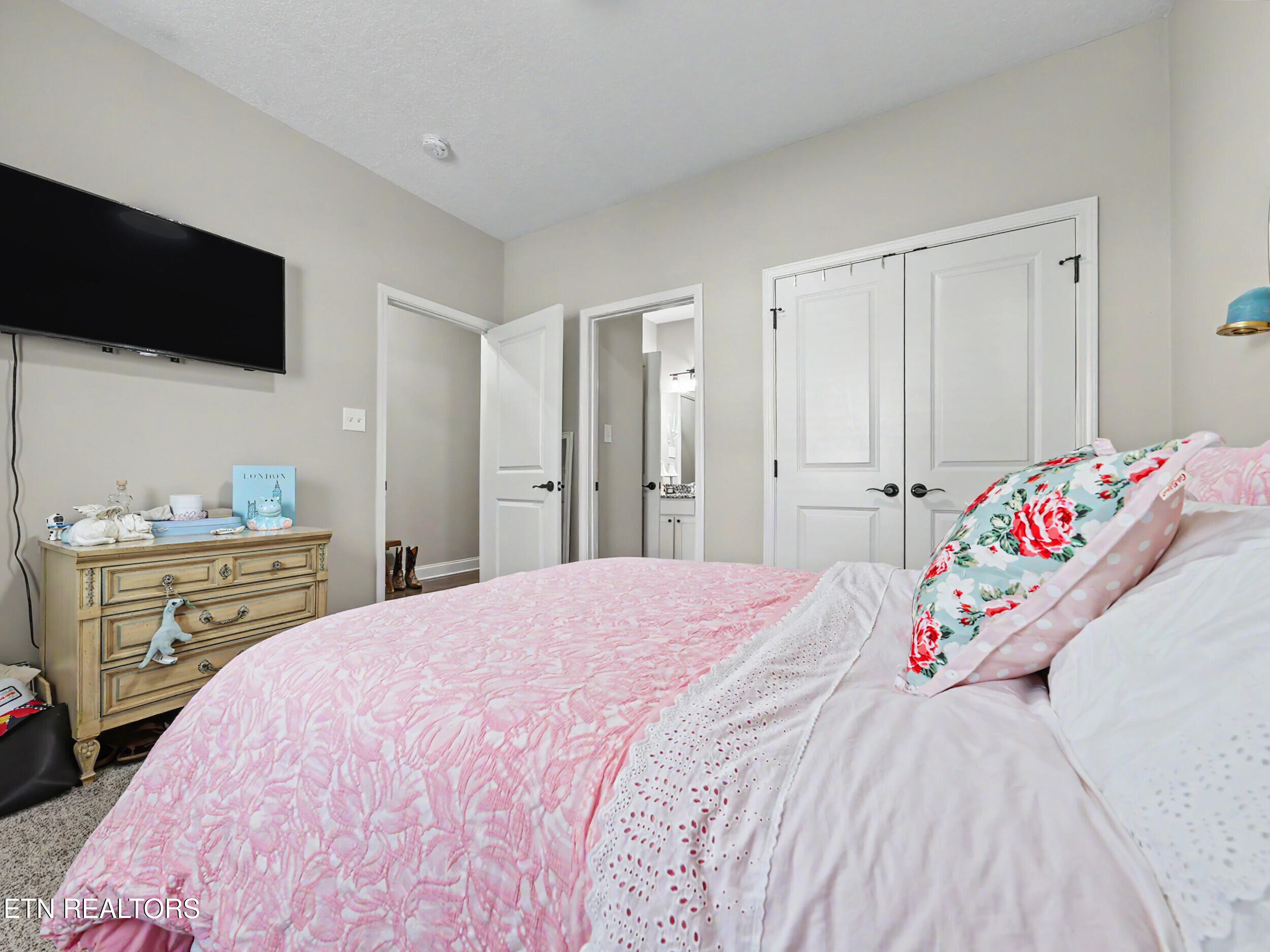 6957 Pemmbrooke Shire Lane Knoxville TN 37909