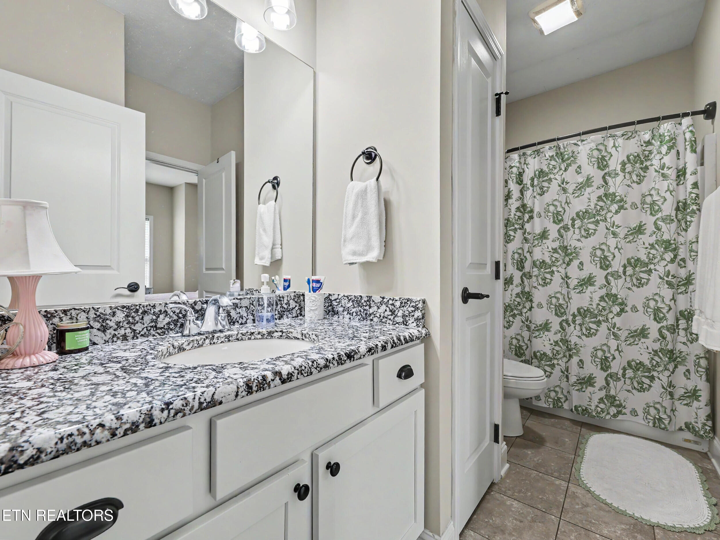 6957 Pemmbrooke Shire Lane Knoxville TN 37909