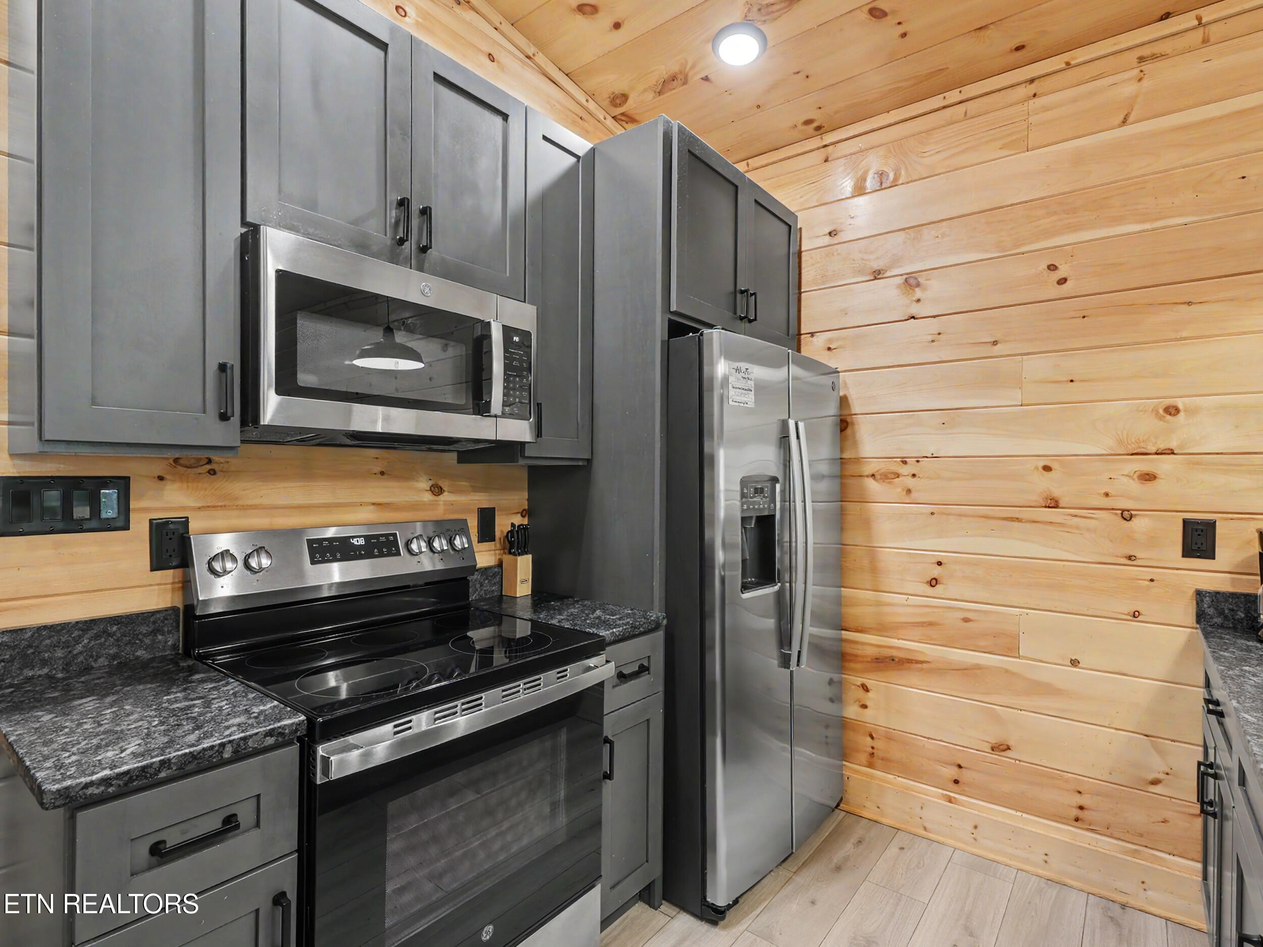 2407 Ridgehigh Pass Sevierville TN 37876
