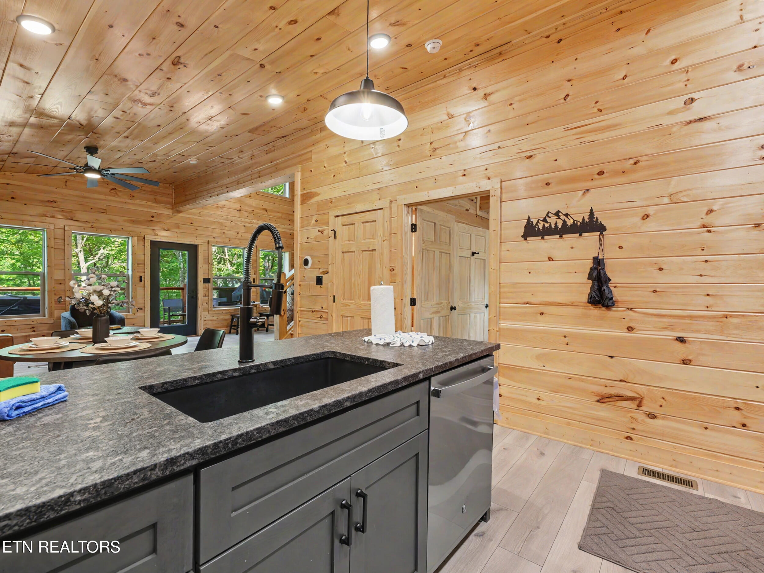 2407 Ridgehigh Pass Sevierville TN 37876