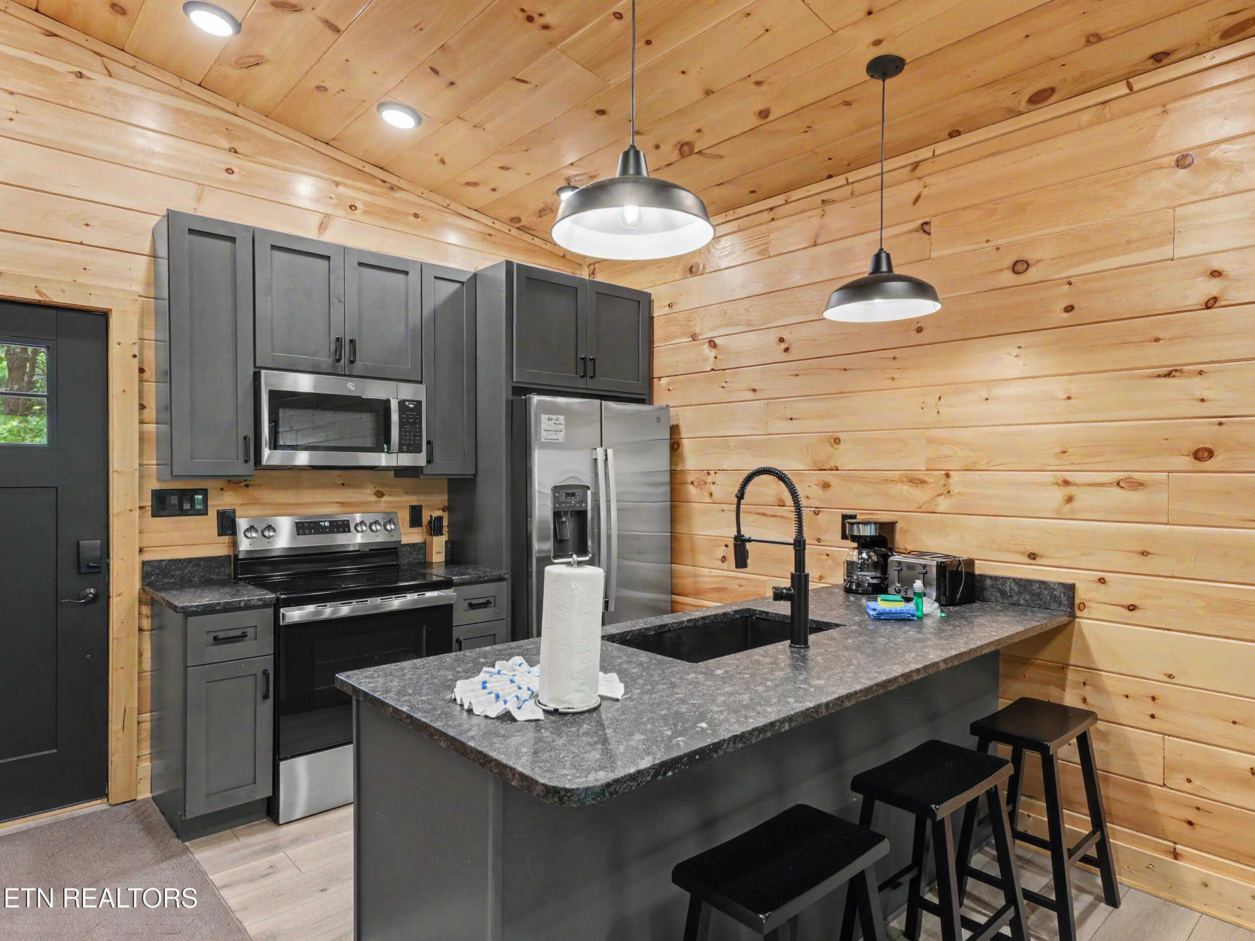 2407 Ridgehigh Pass Sevierville TN 37876