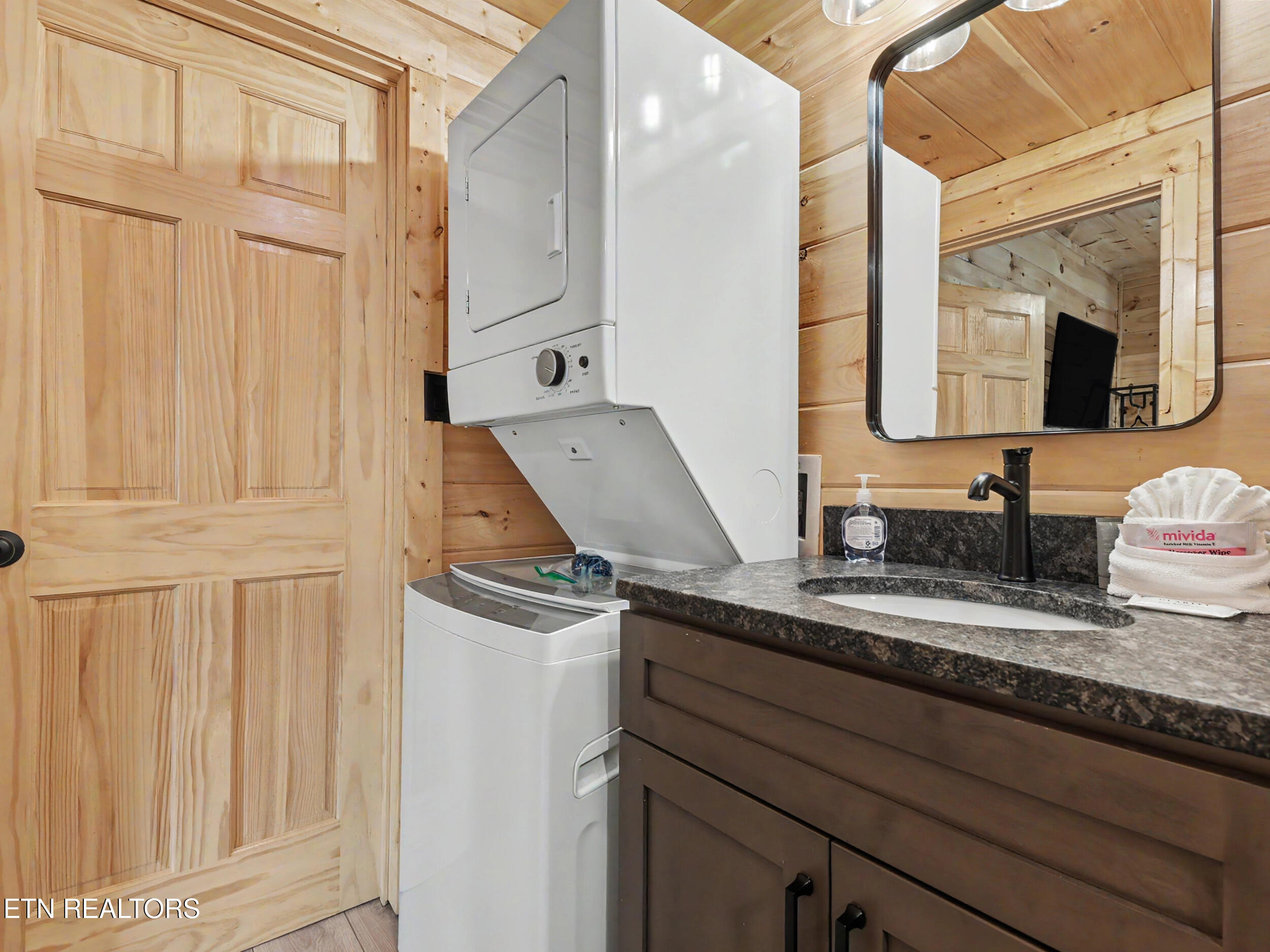 2407 Ridgehigh Pass Sevierville TN 37876
