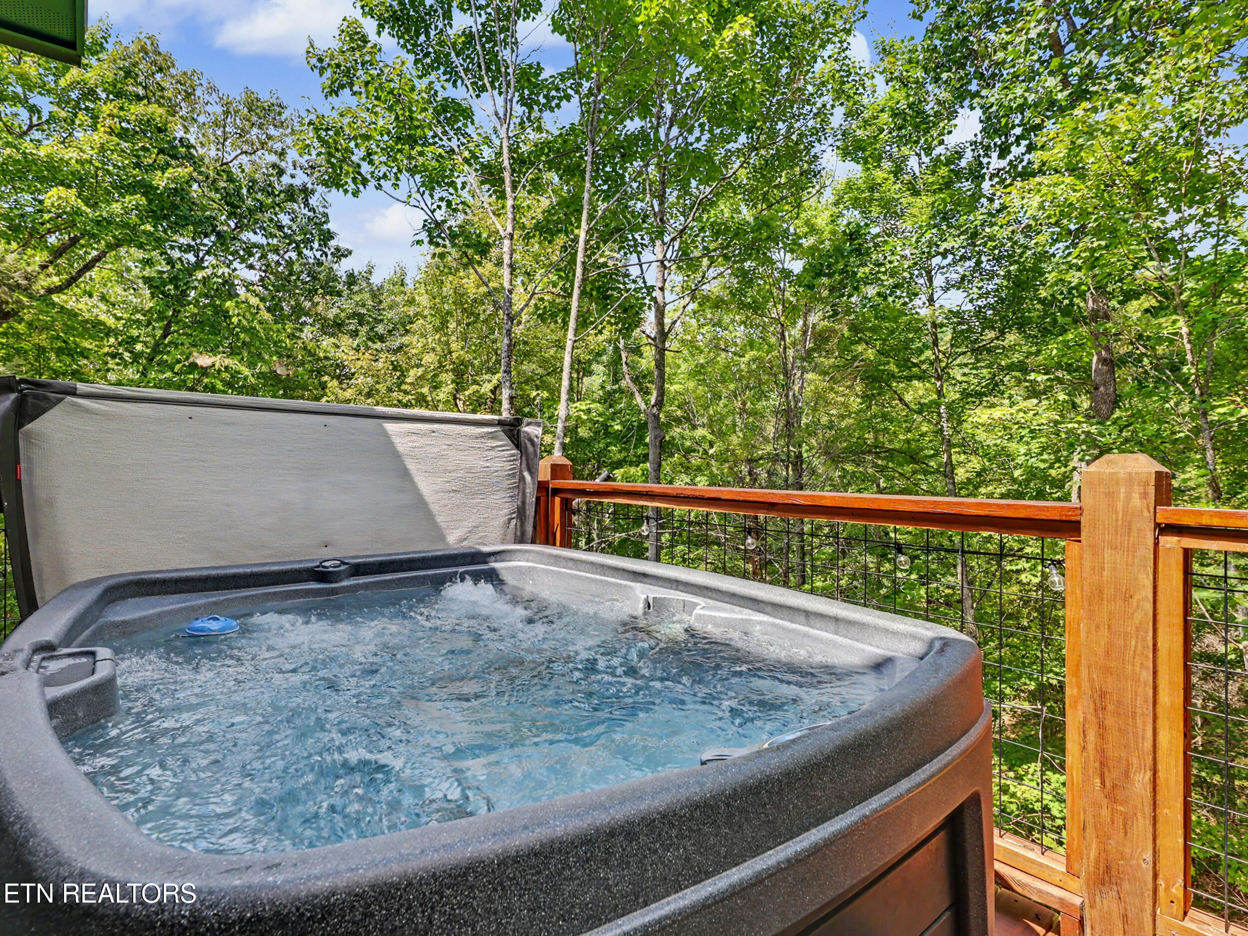 2407 Ridgehigh Pass Sevierville TN 37876
