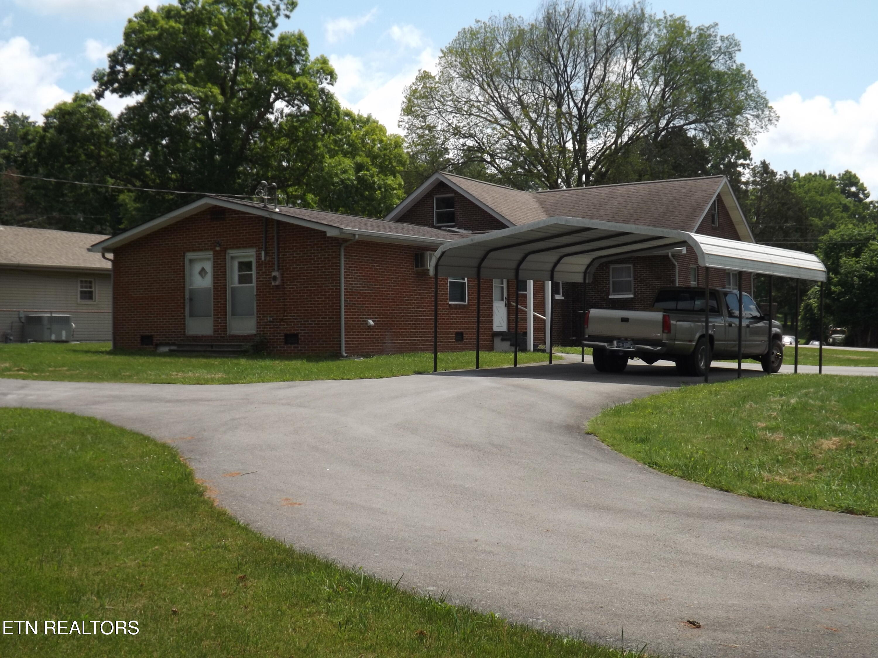 1604 Old Knoxville Road Tazewell TN 37879
