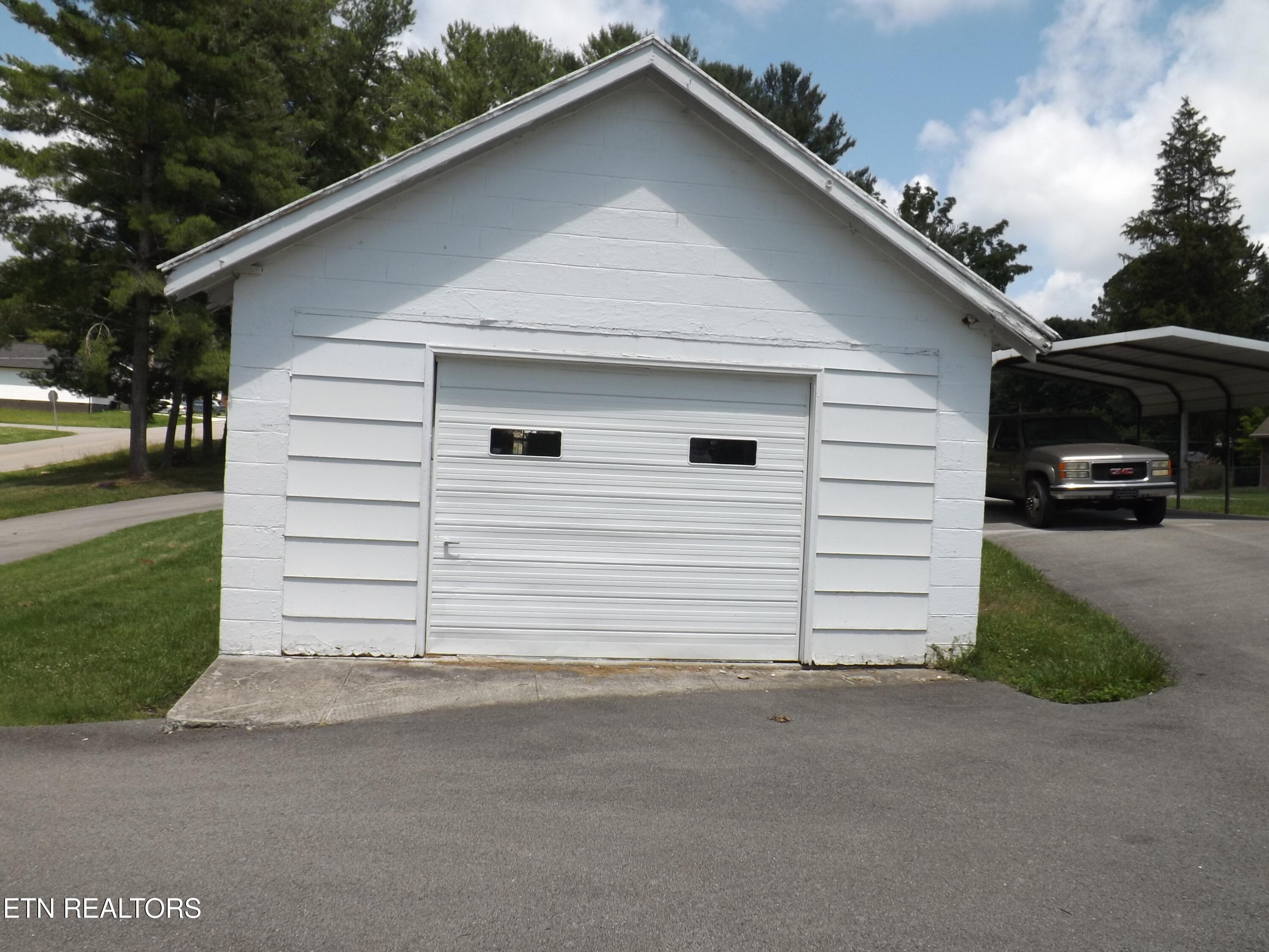 1604 Old Knoxville Road Tazewell TN 37879