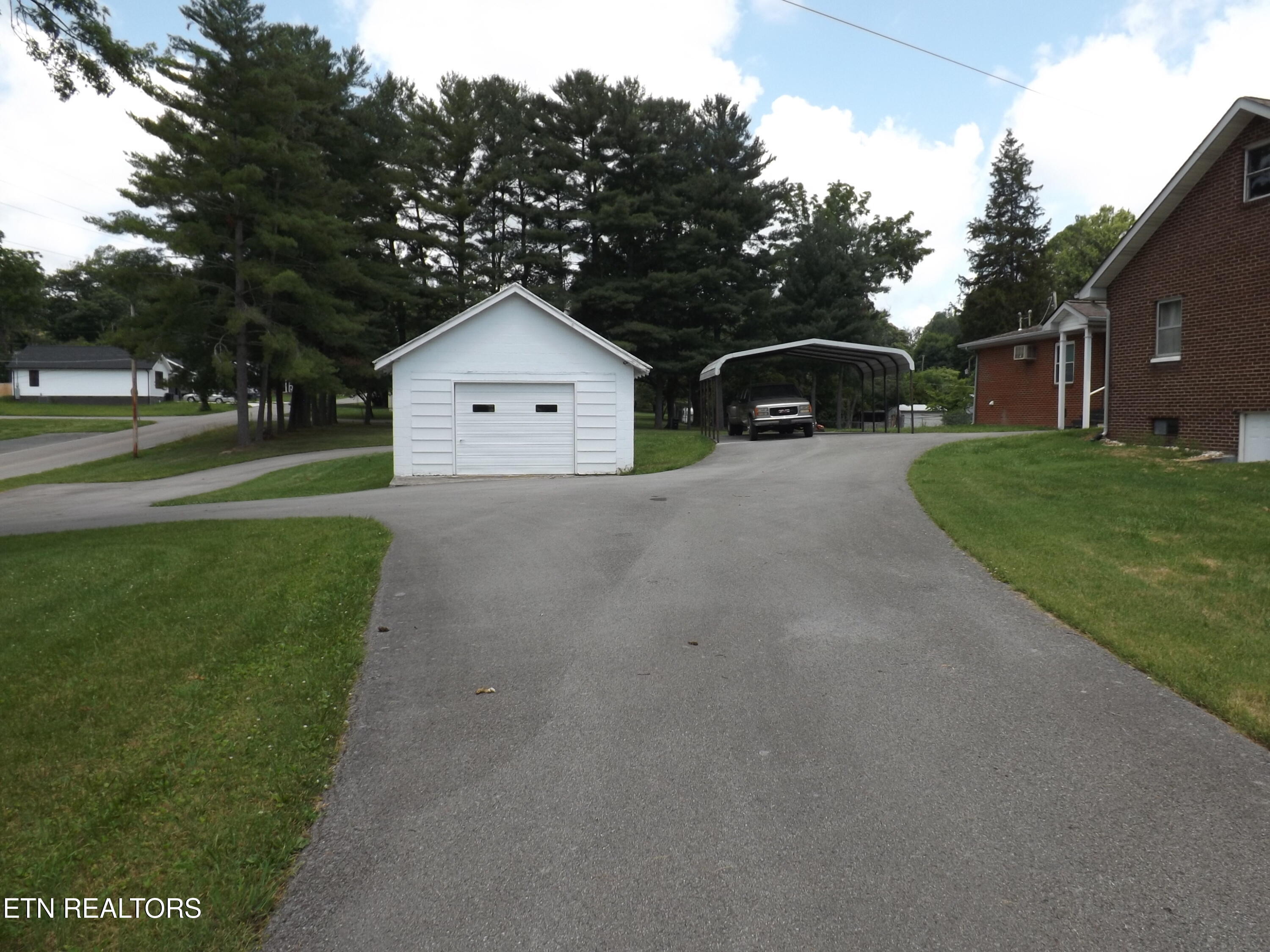 1604 Old Knoxville Road Tazewell TN 37879