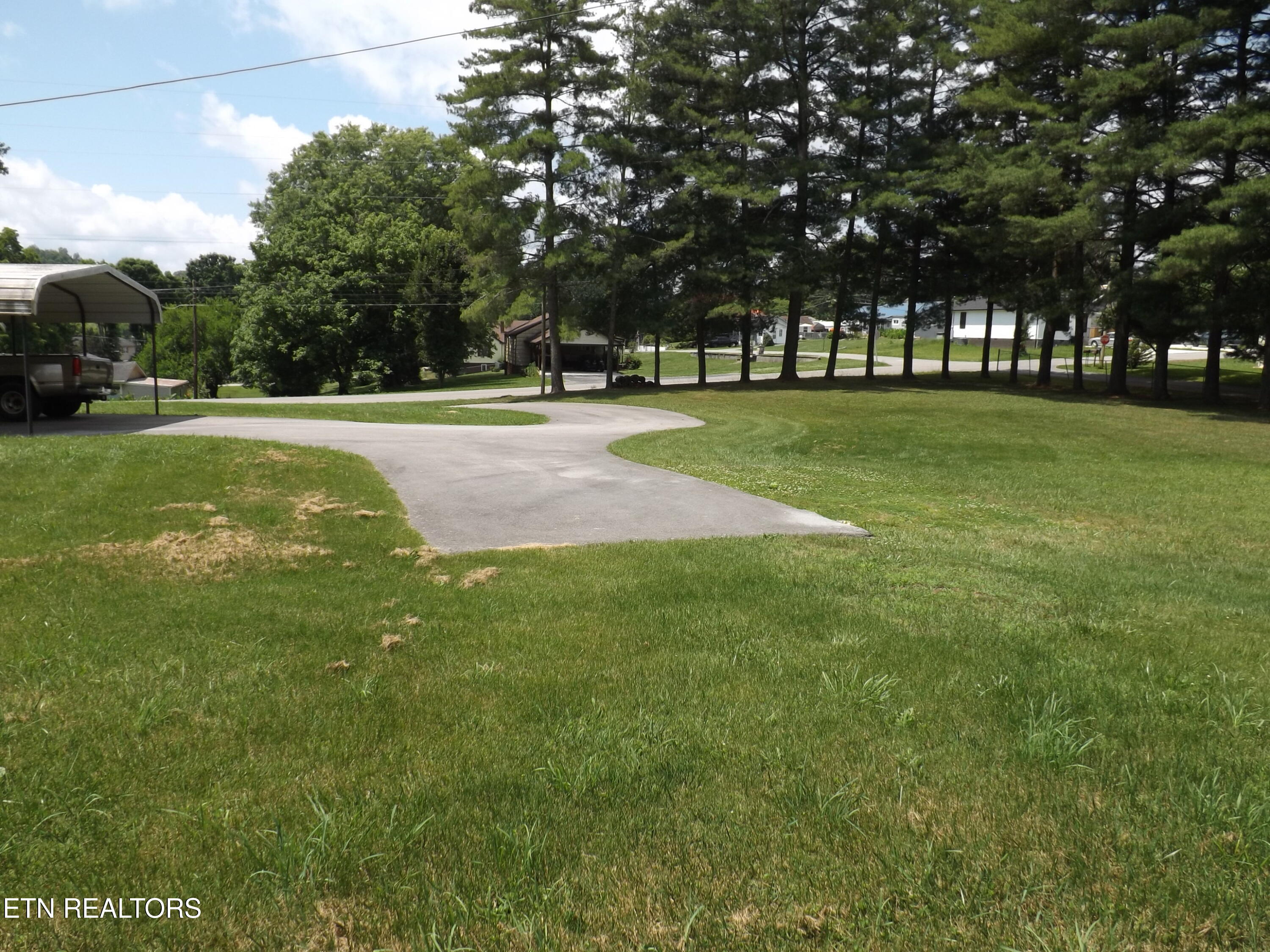 1604 Old Knoxville Road Tazewell TN 37879