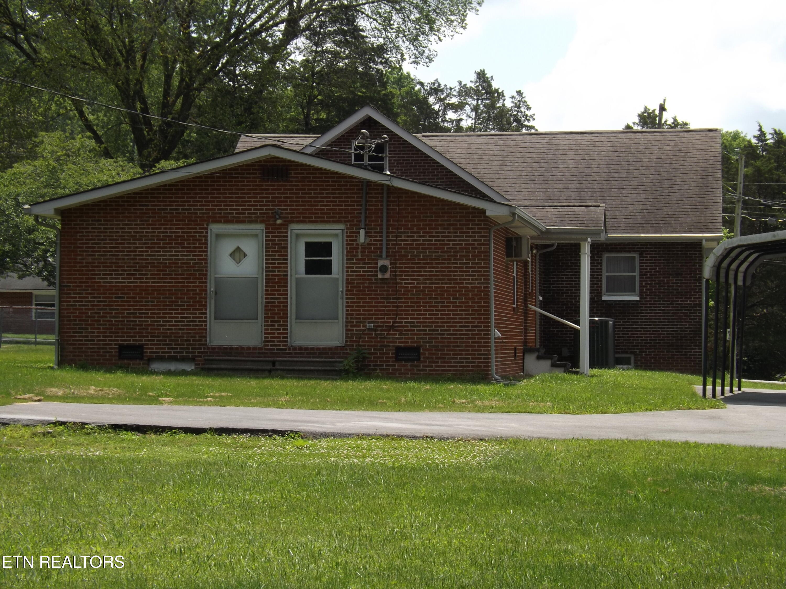 1604 Old Knoxville Road Tazewell TN 37879