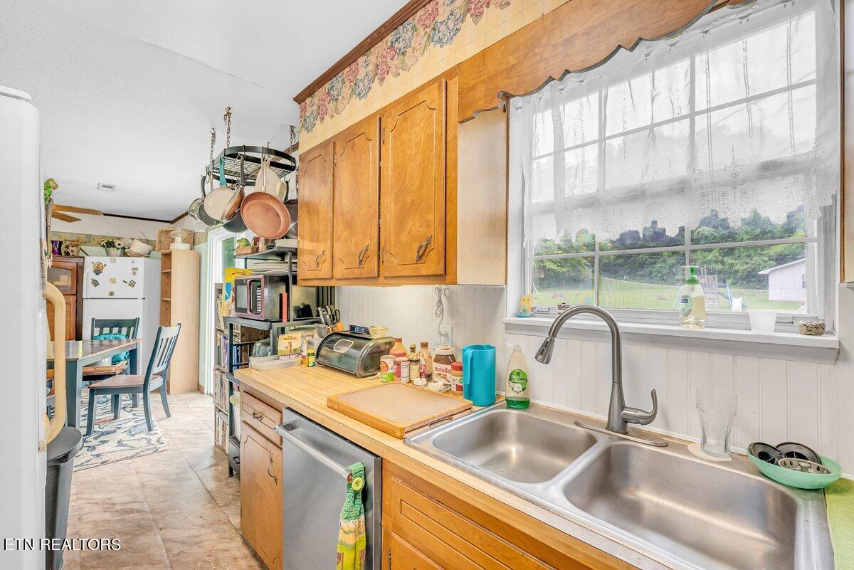 225 Spring Street Spring City TN 37381