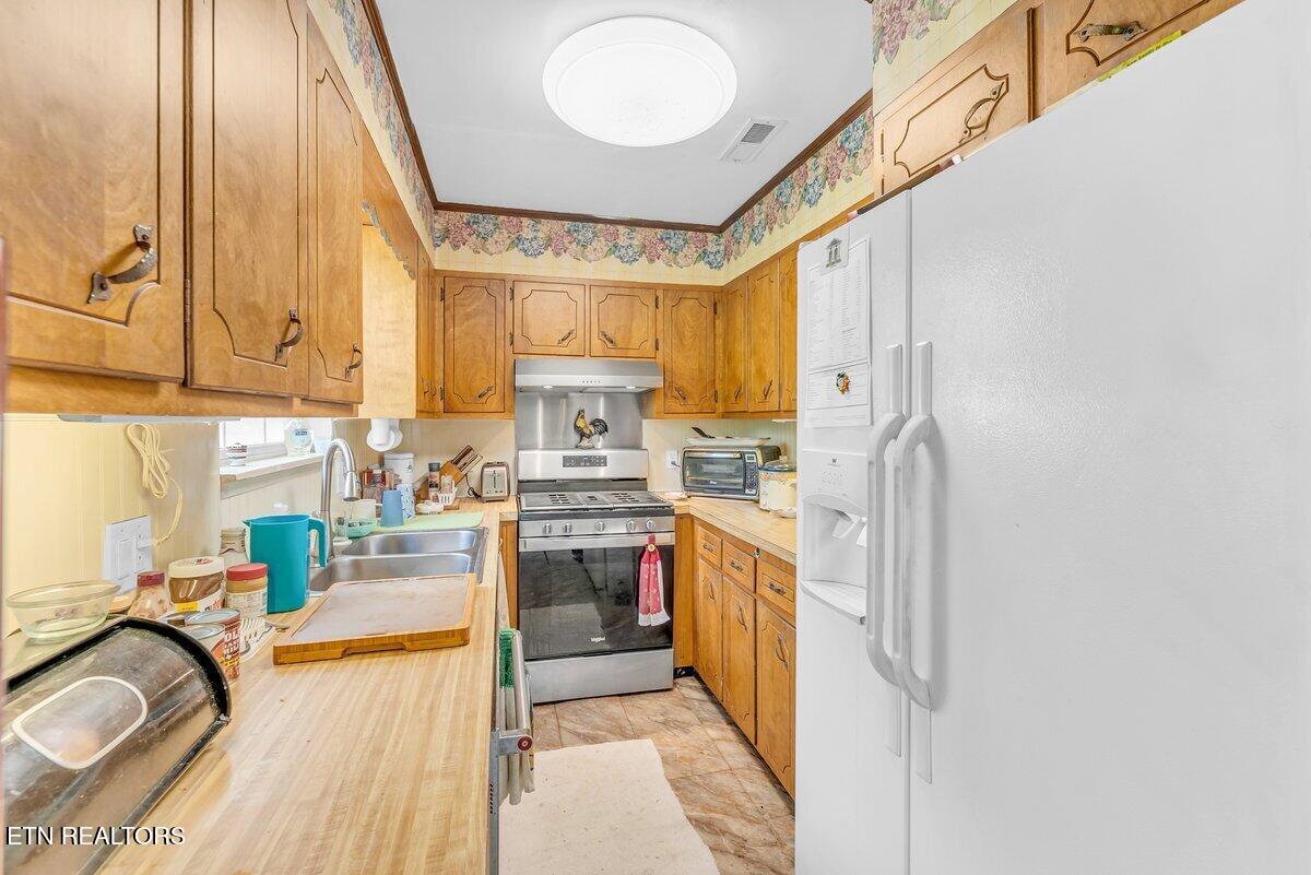 225 Spring Street Spring City TN 37381