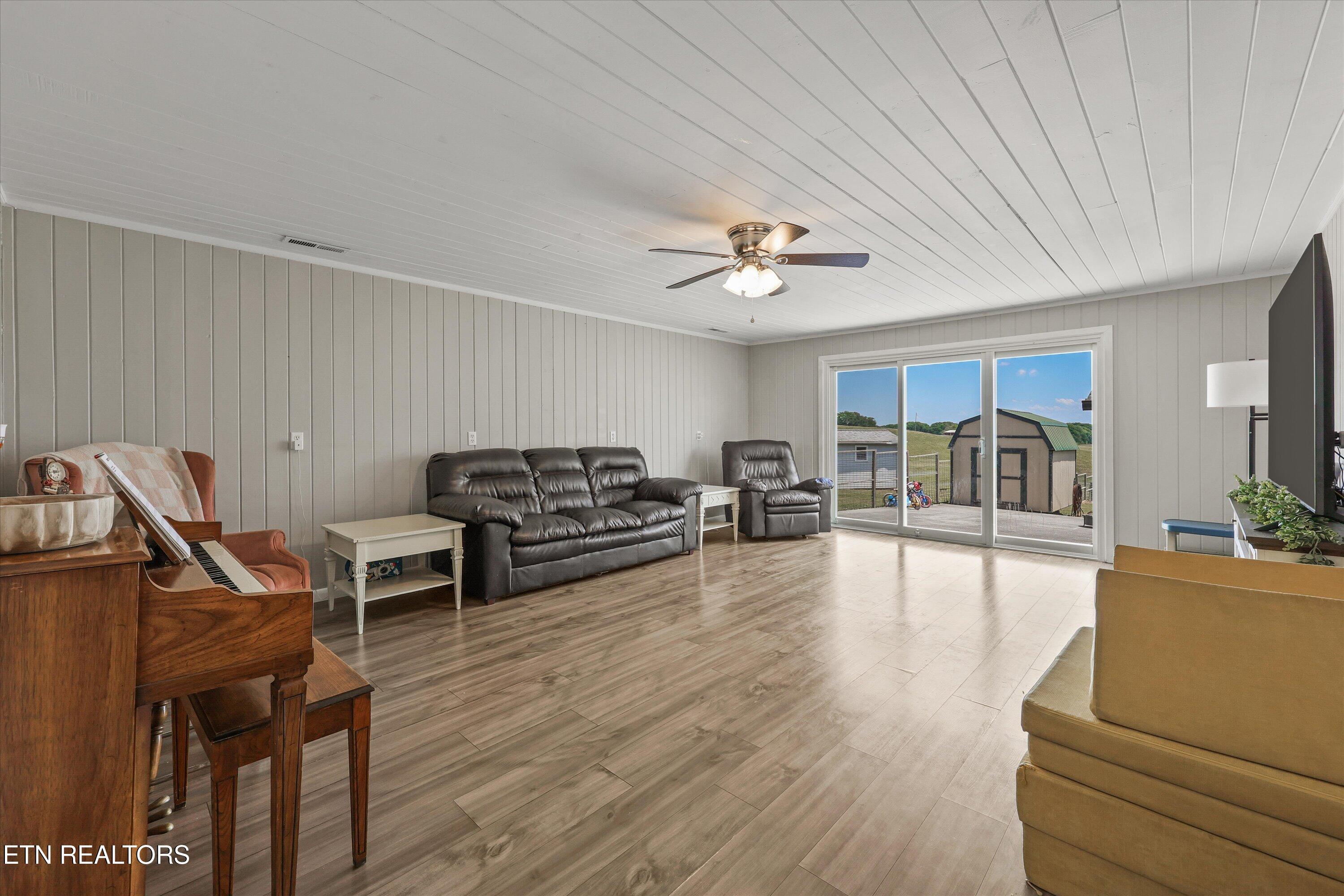 646 Glenlock Road Sweetwater TN 37874