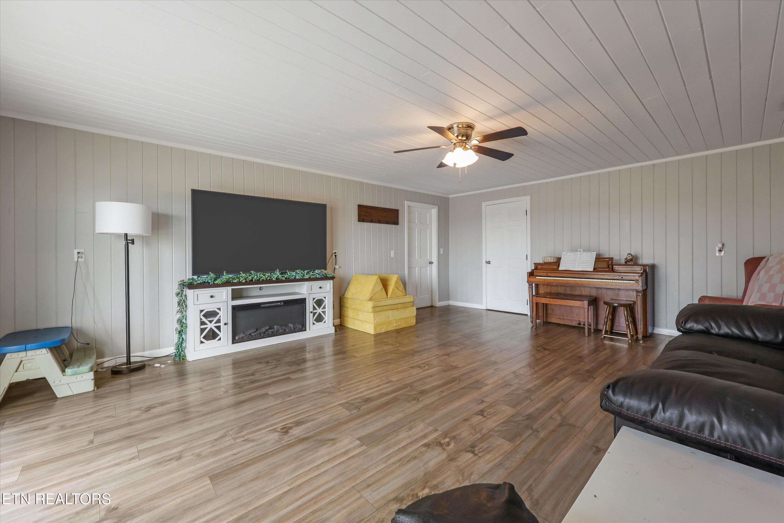 646 Glenlock Road Sweetwater TN 37874