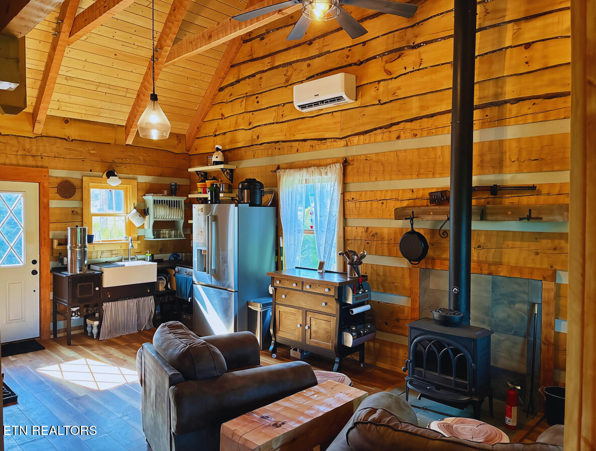 1160 Oak Grove Road Harrogate TN 37752