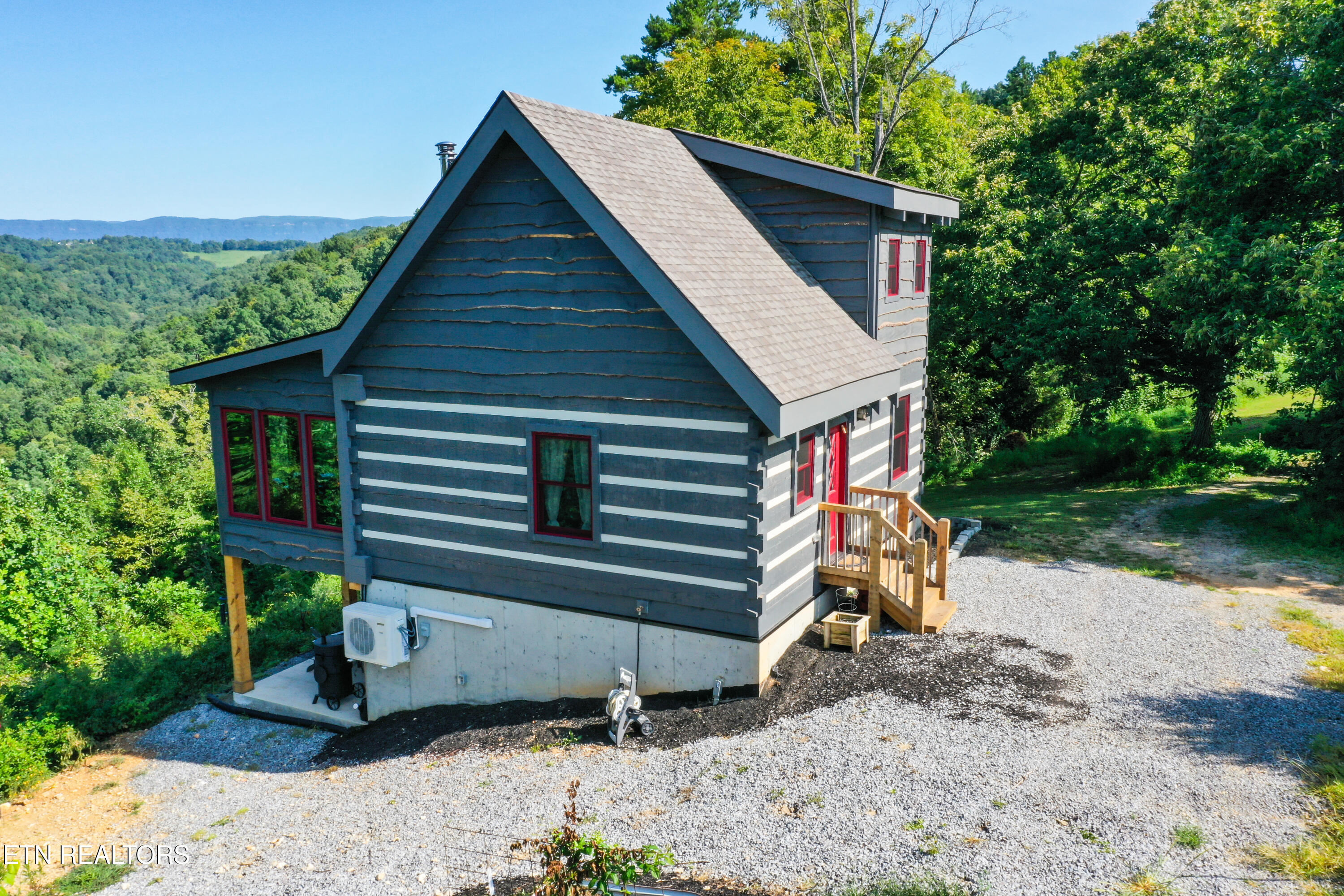1160 Oak Grove Road Harrogate TN 37752