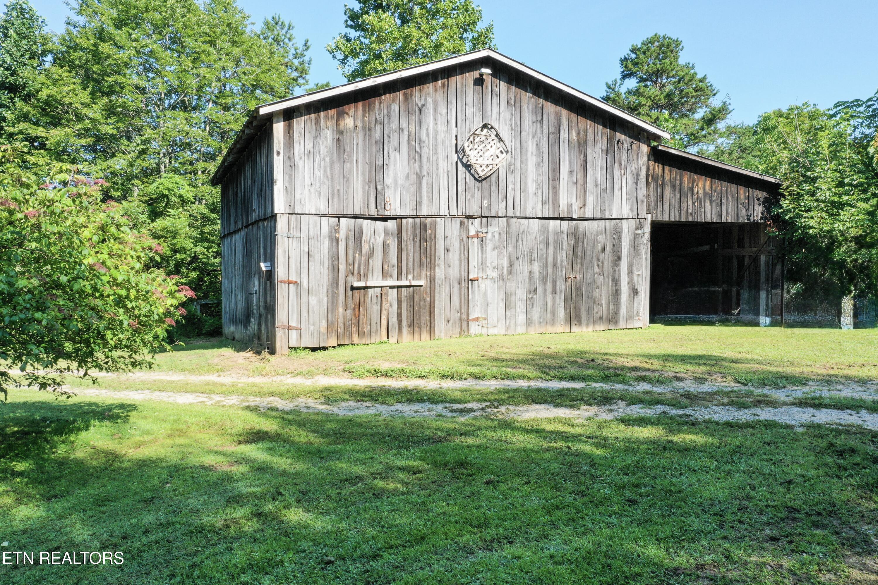 1160 Oak Grove Road Harrogate TN 37752