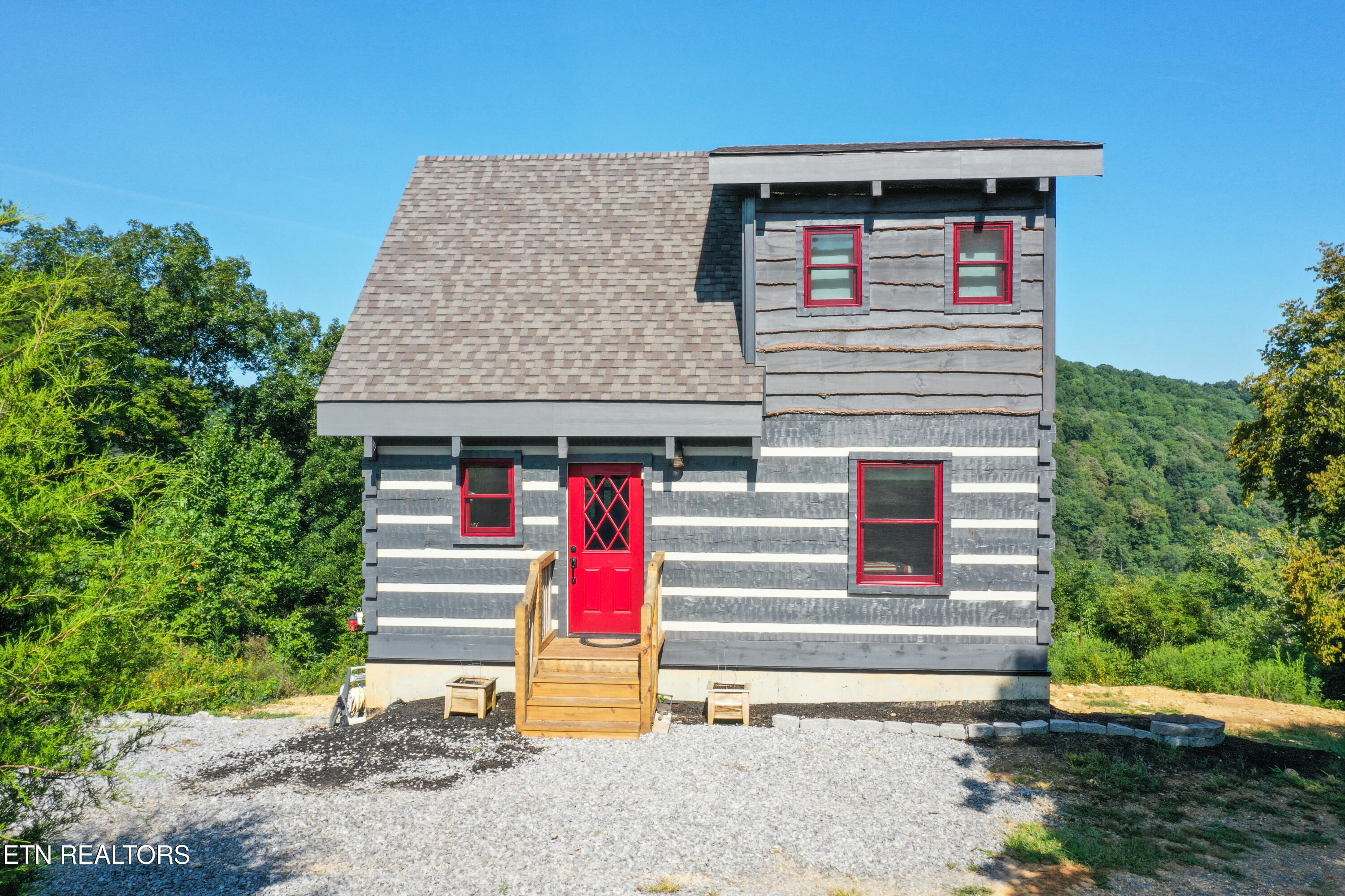 1160 Oak Grove Road Harrogate TN 37752