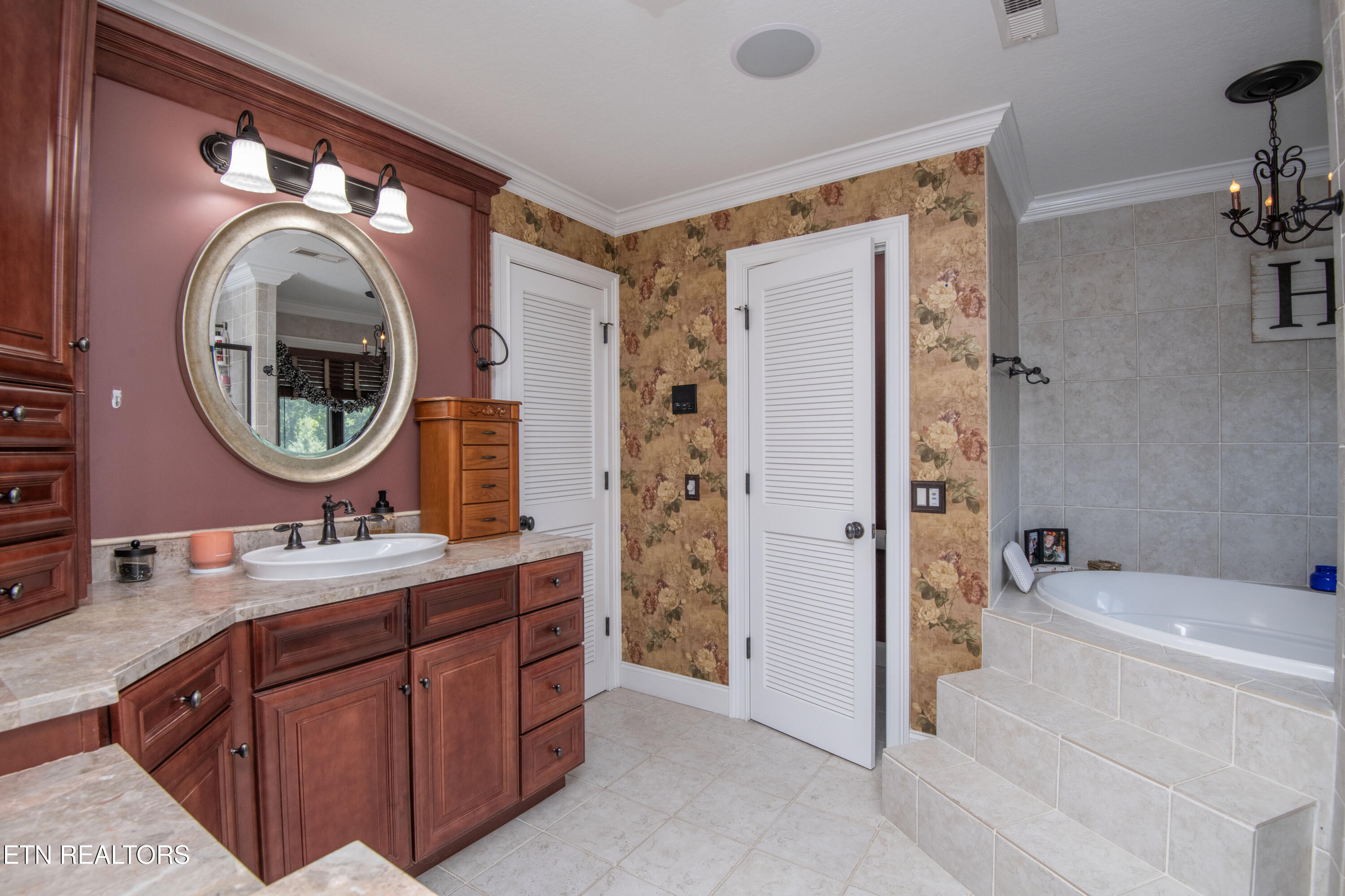276 Pond View Drive Kingston TN 37763