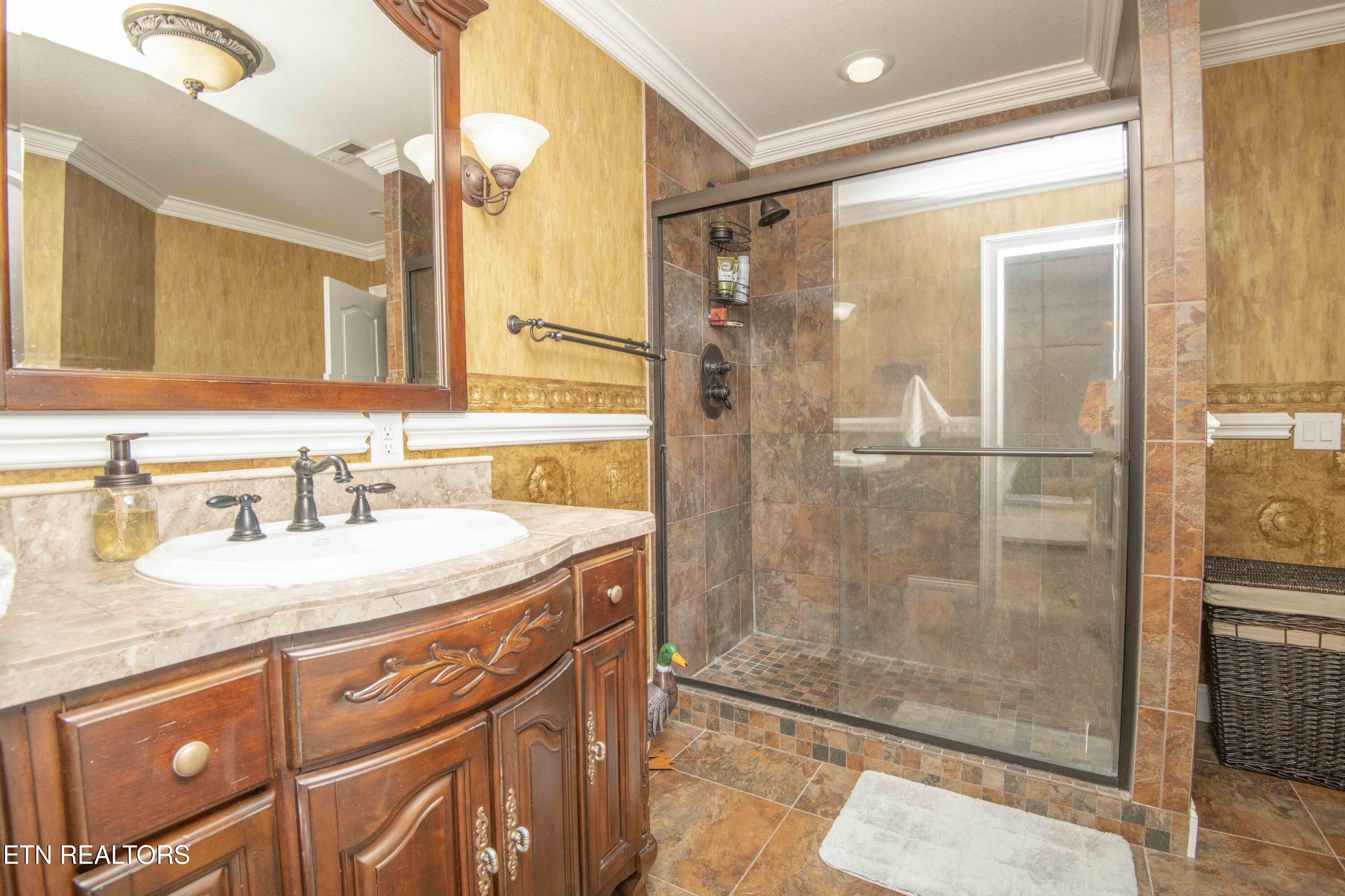 276 Pond View Drive Kingston TN 37763
