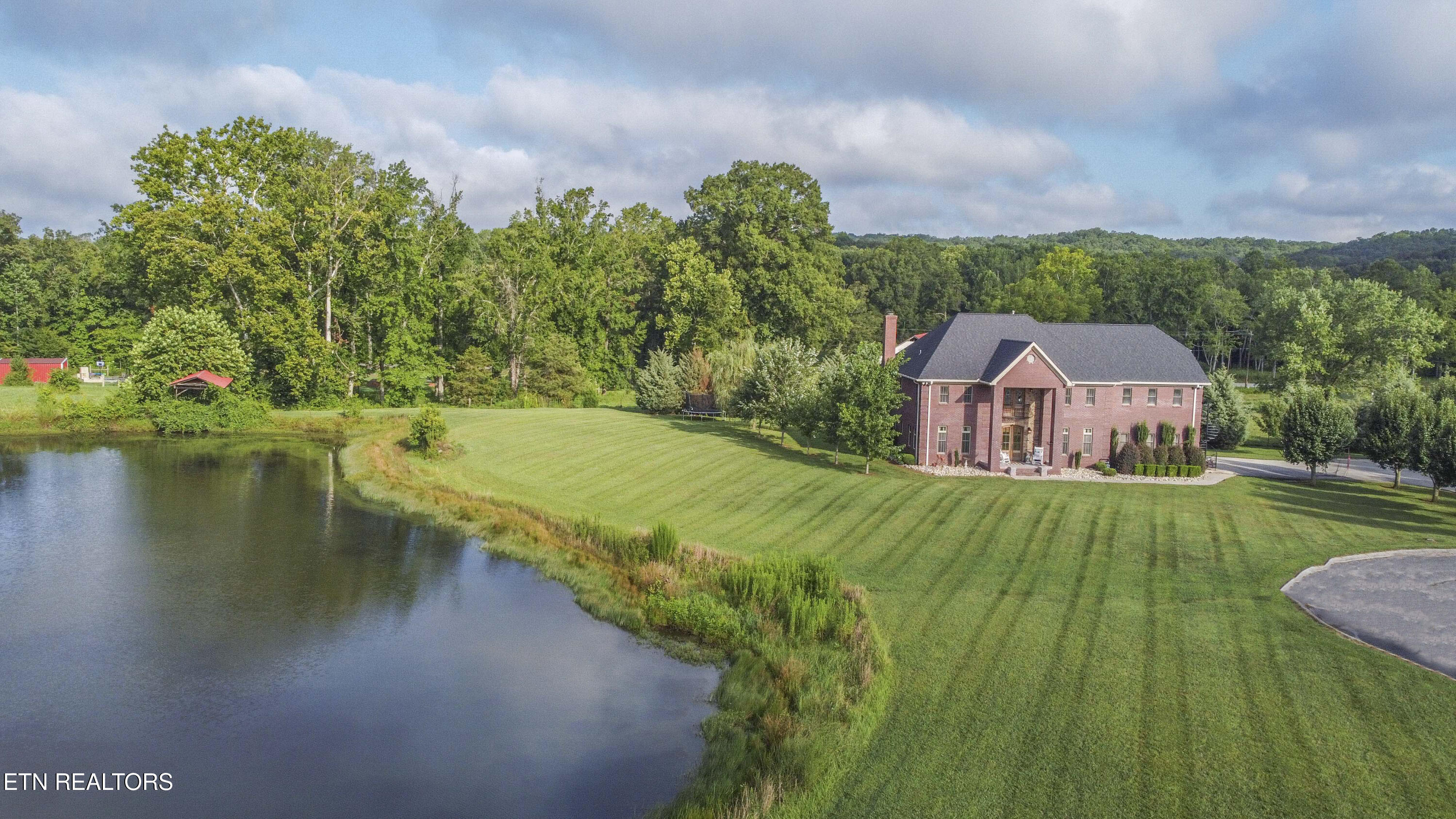 276 Pond View Drive Kingston TN 37763
