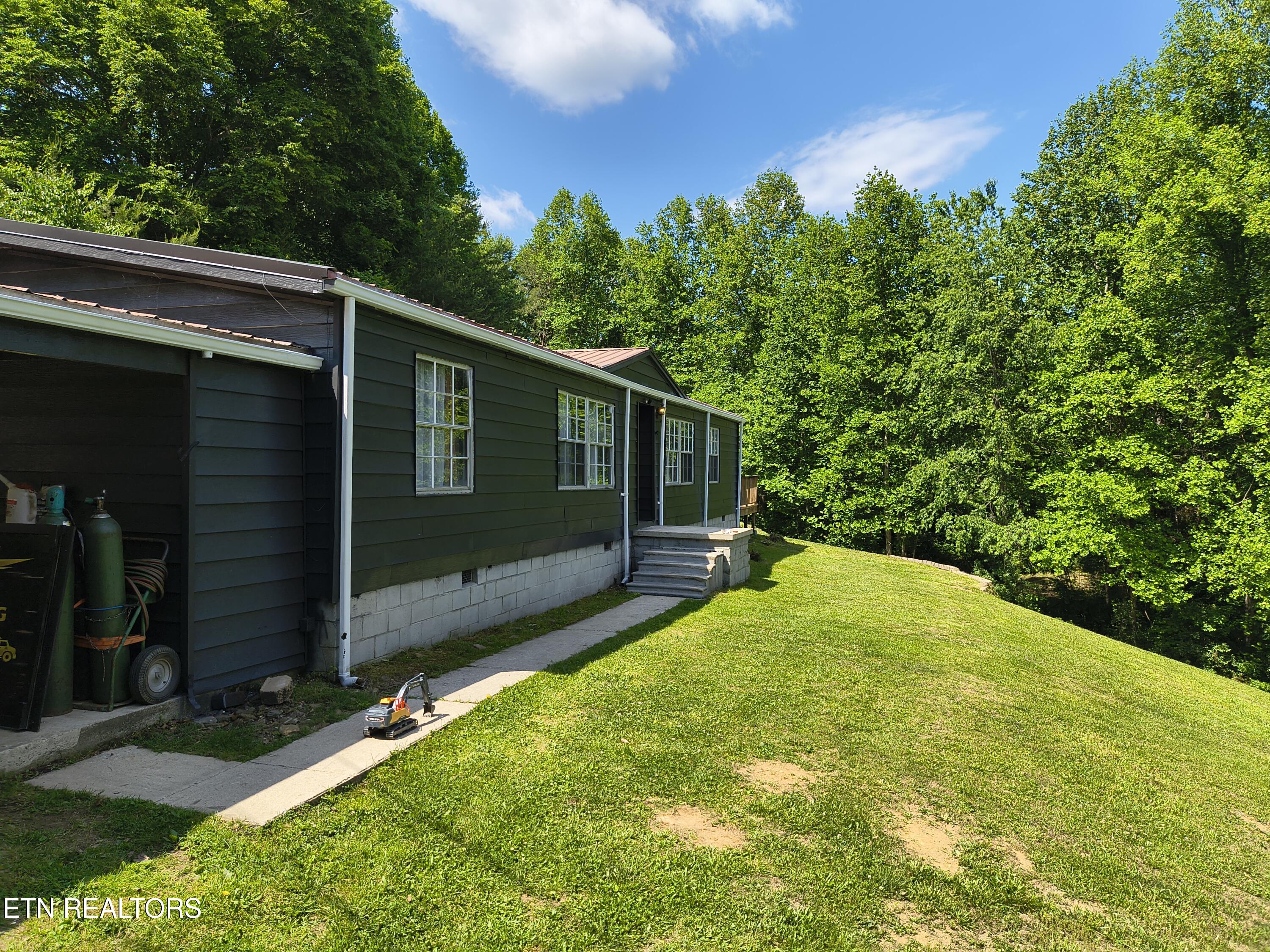 3552 Straight Fork Road Pioneer TN 37847