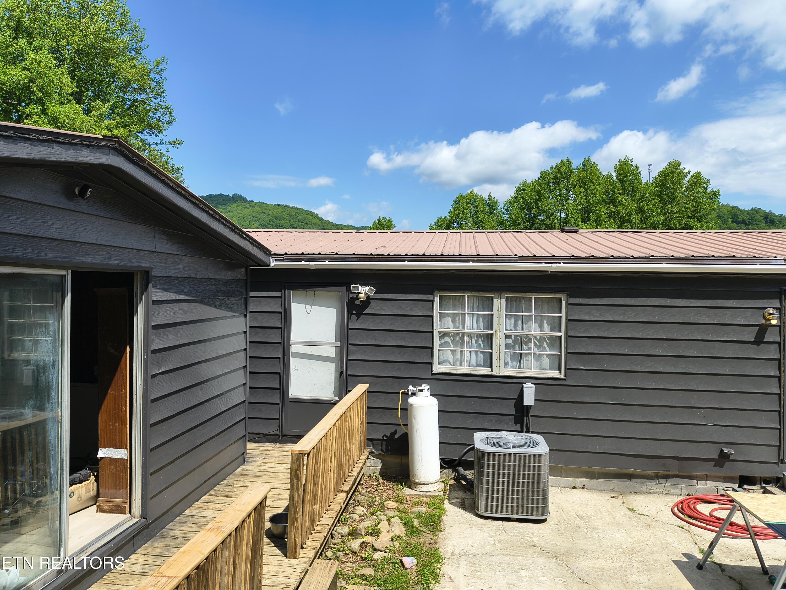 3552 Straight Fork Road Pioneer TN 37847