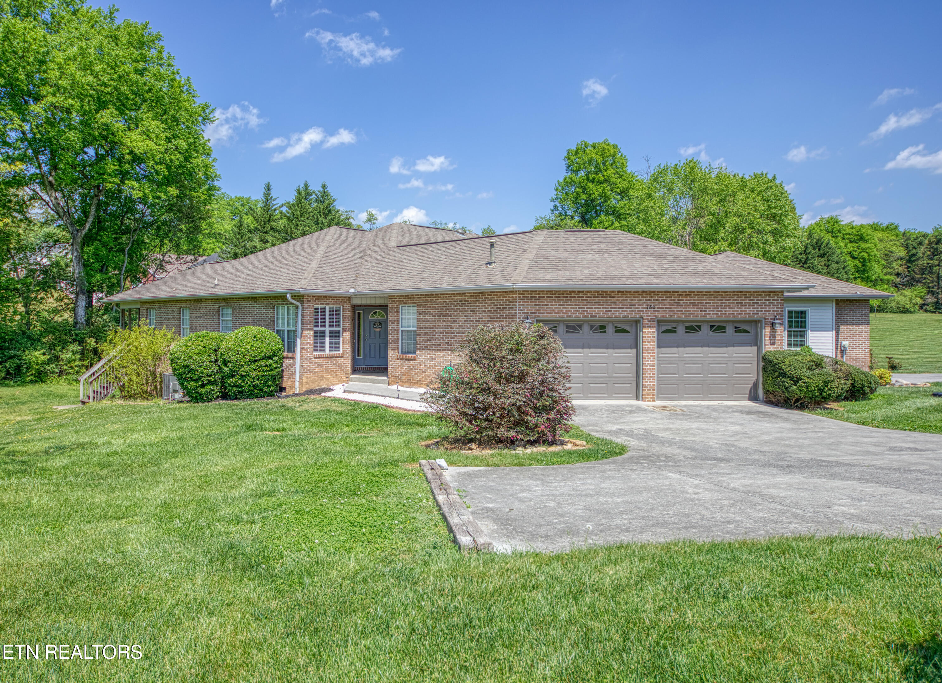 180 Hidden Oaks Lane Lenoir City TN 37772