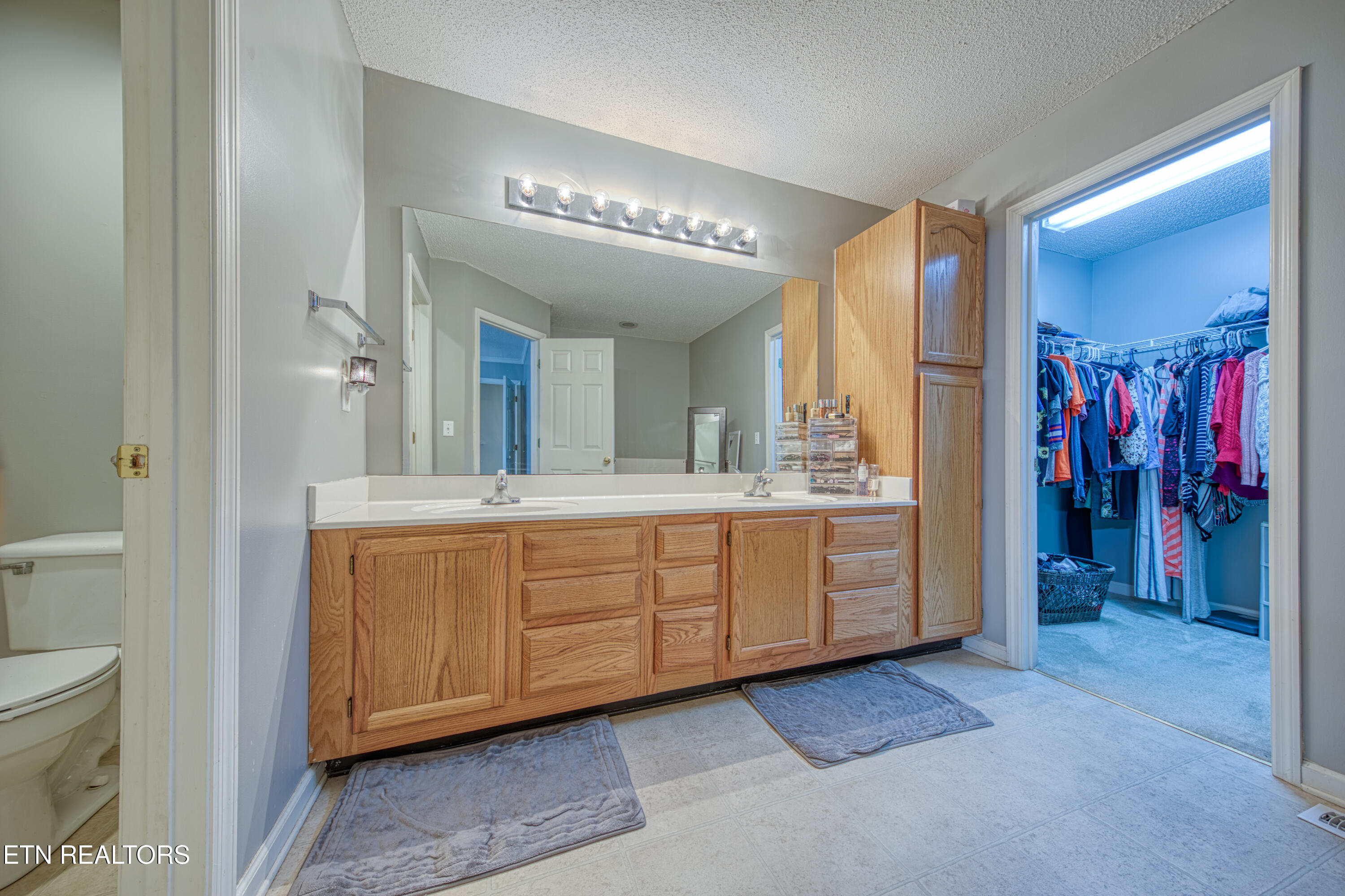 180 Hidden Oaks Lane Lenoir City TN 37772