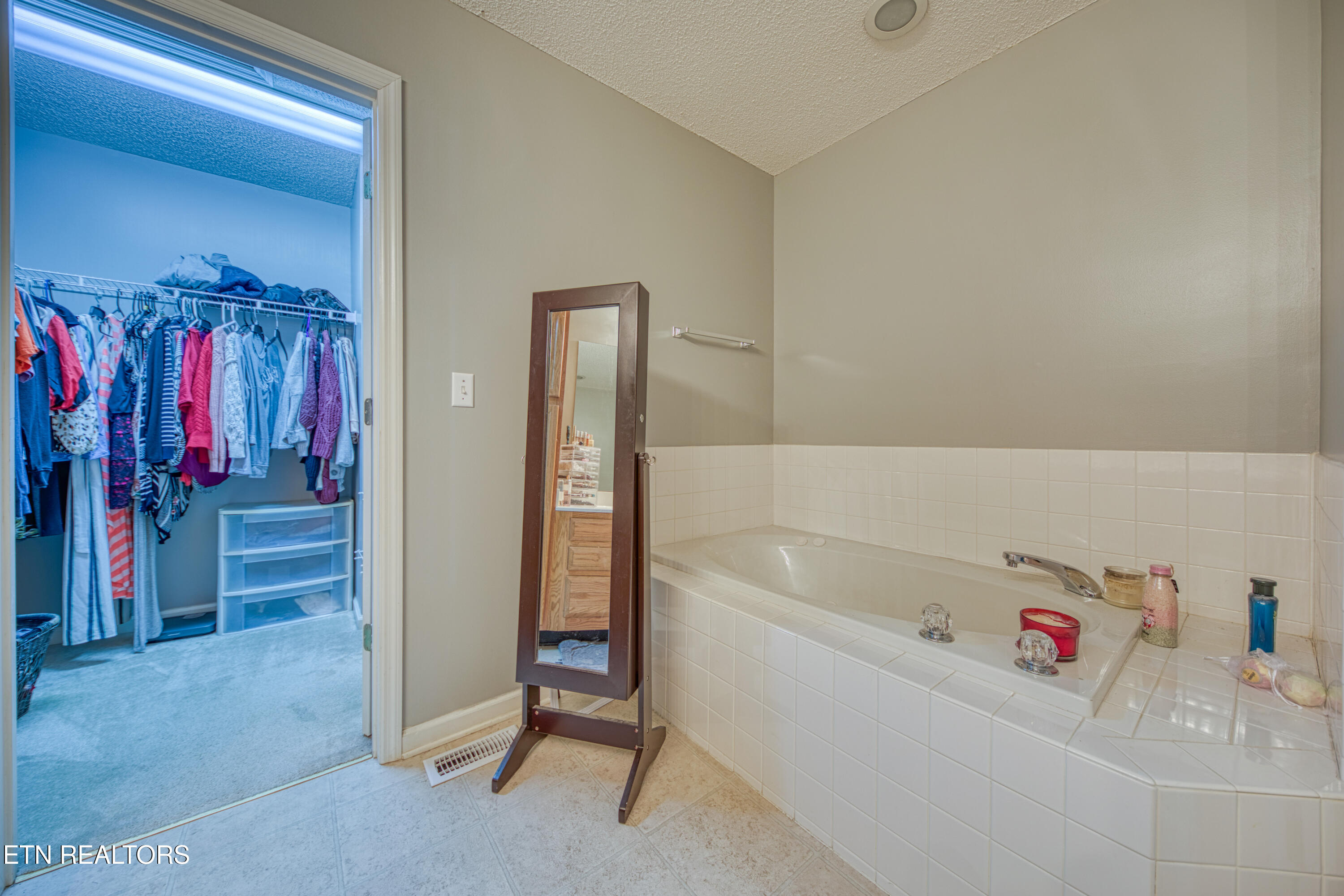 180 Hidden Oaks Lane Lenoir City TN 37772