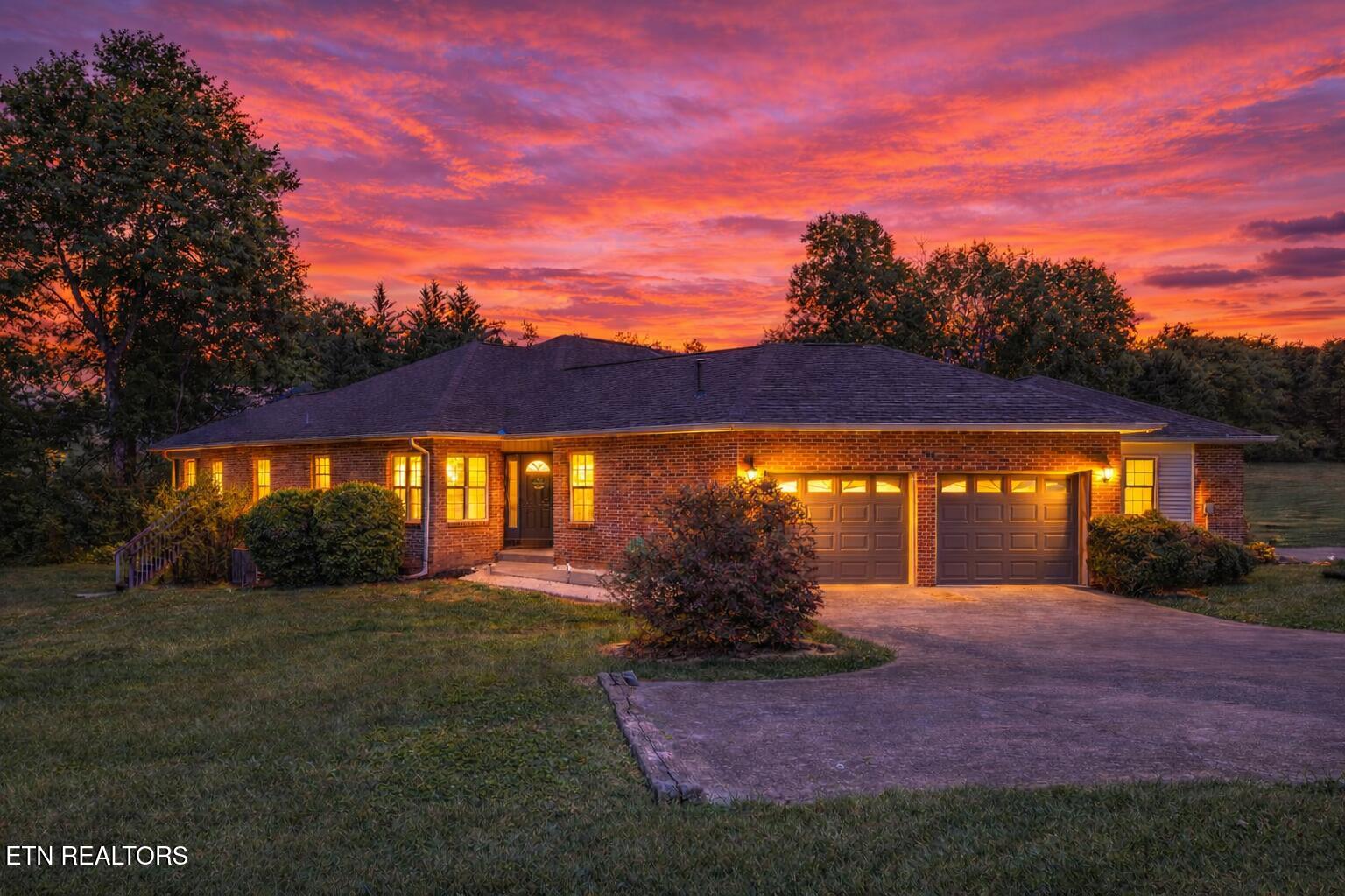 180 Hidden Oaks Lane Lenoir City TN 37772