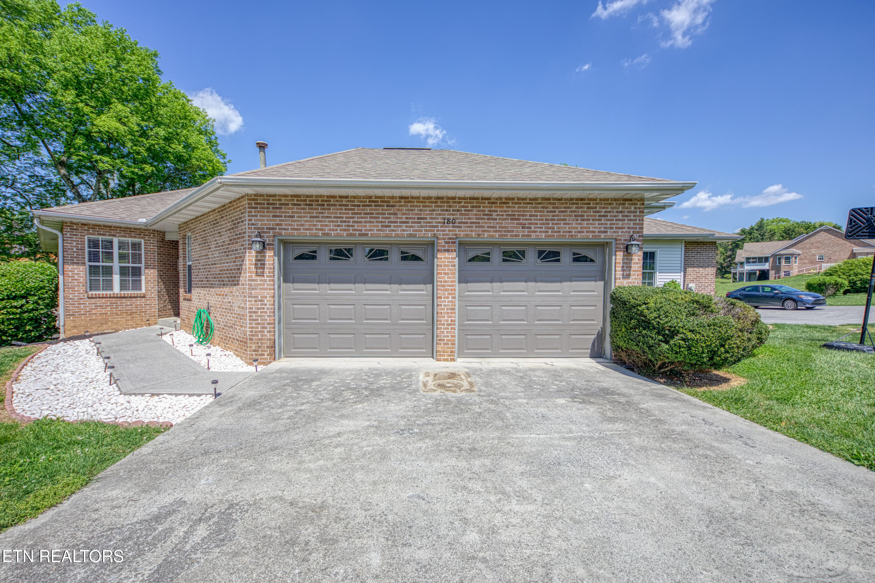 180 Hidden Oaks Lane Lenoir City TN 37772