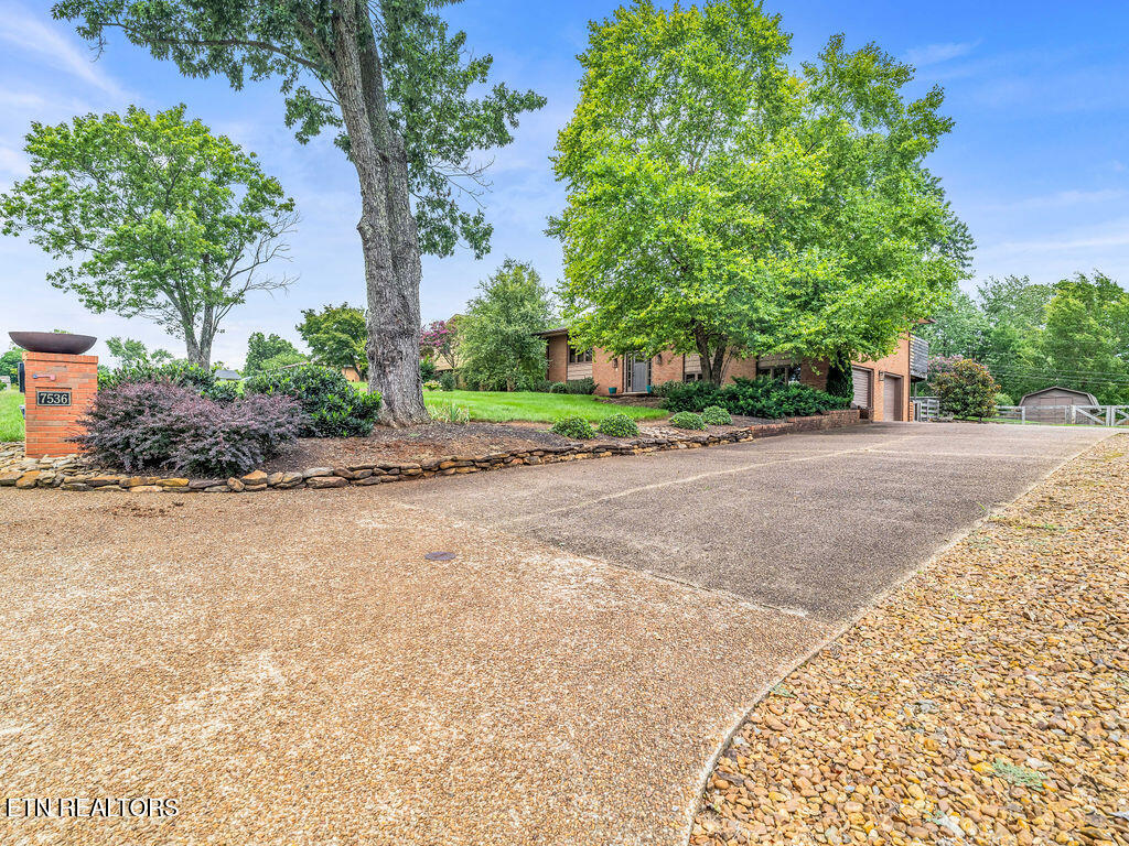 7536 Berkshire Boulevard Powell TN 37849
