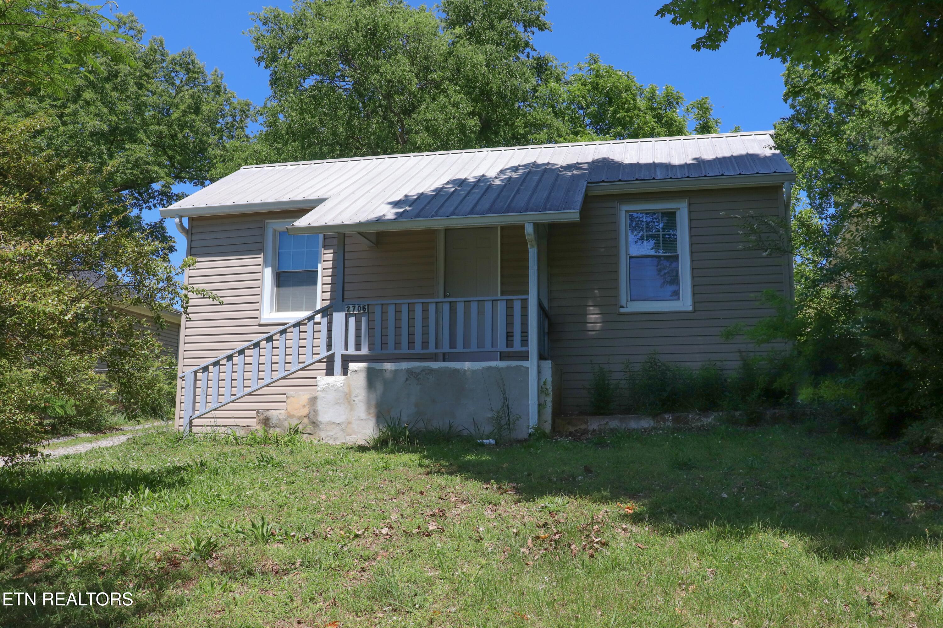 2705 Cecil Avenue Knoxville TN 37917