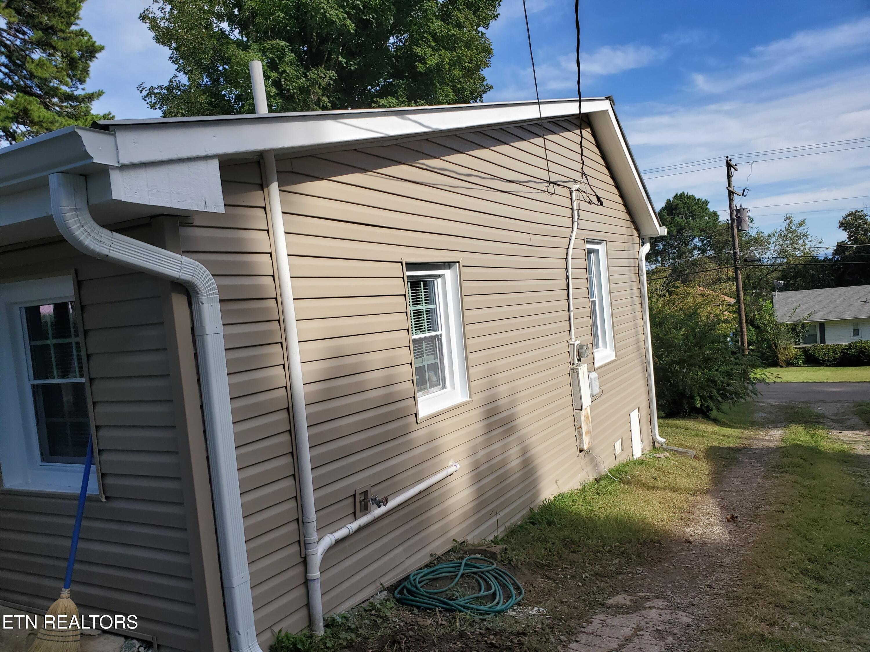 2705 Cecil Avenue Knoxville TN 37917