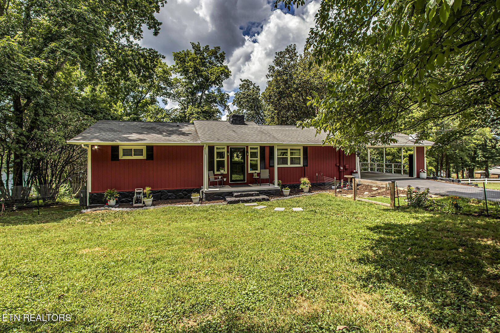 2163 Sugar Grove Valley Road Harriman TN 37748