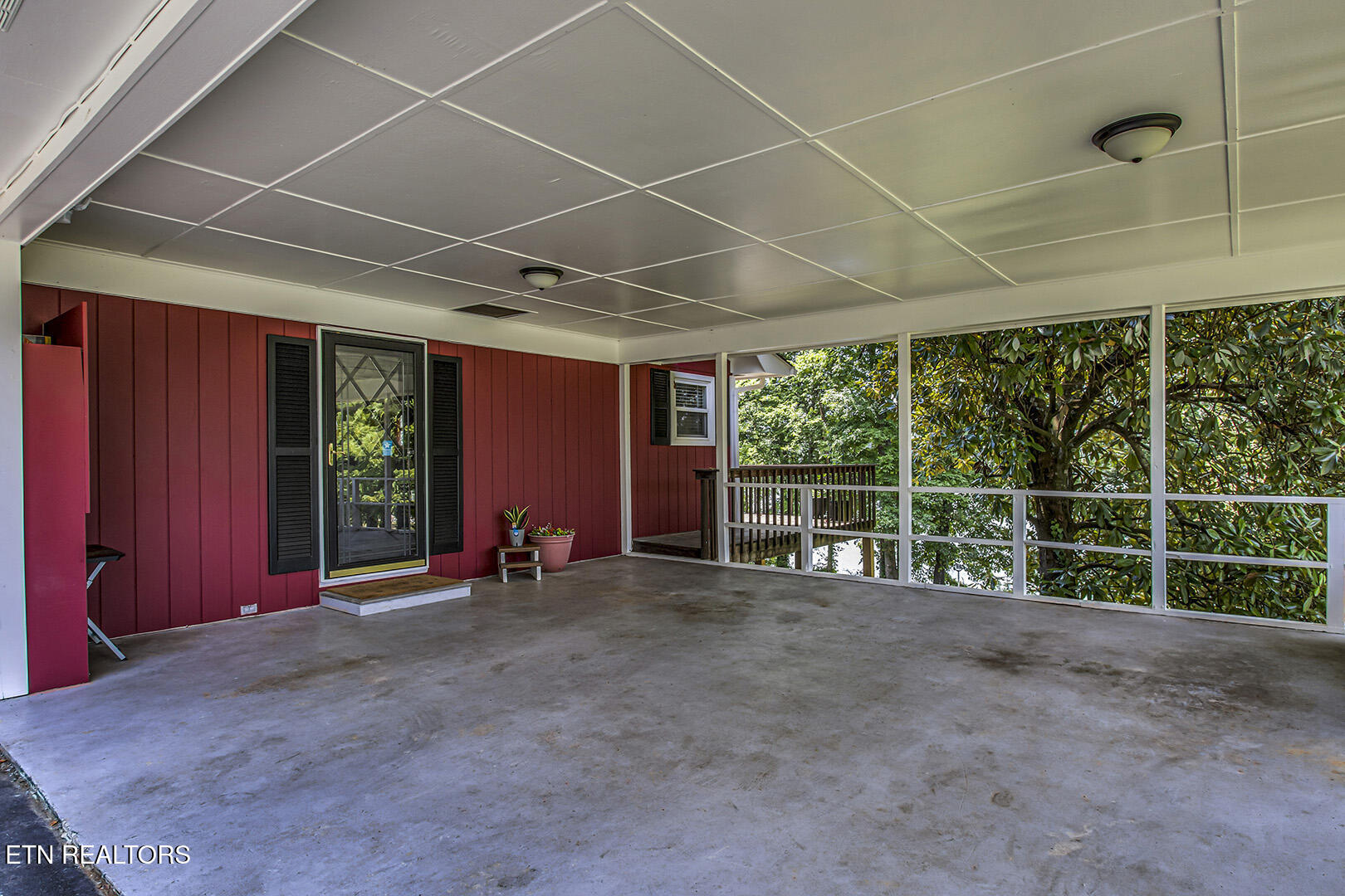 2163 Sugar Grove Valley Road Harriman TN 37748