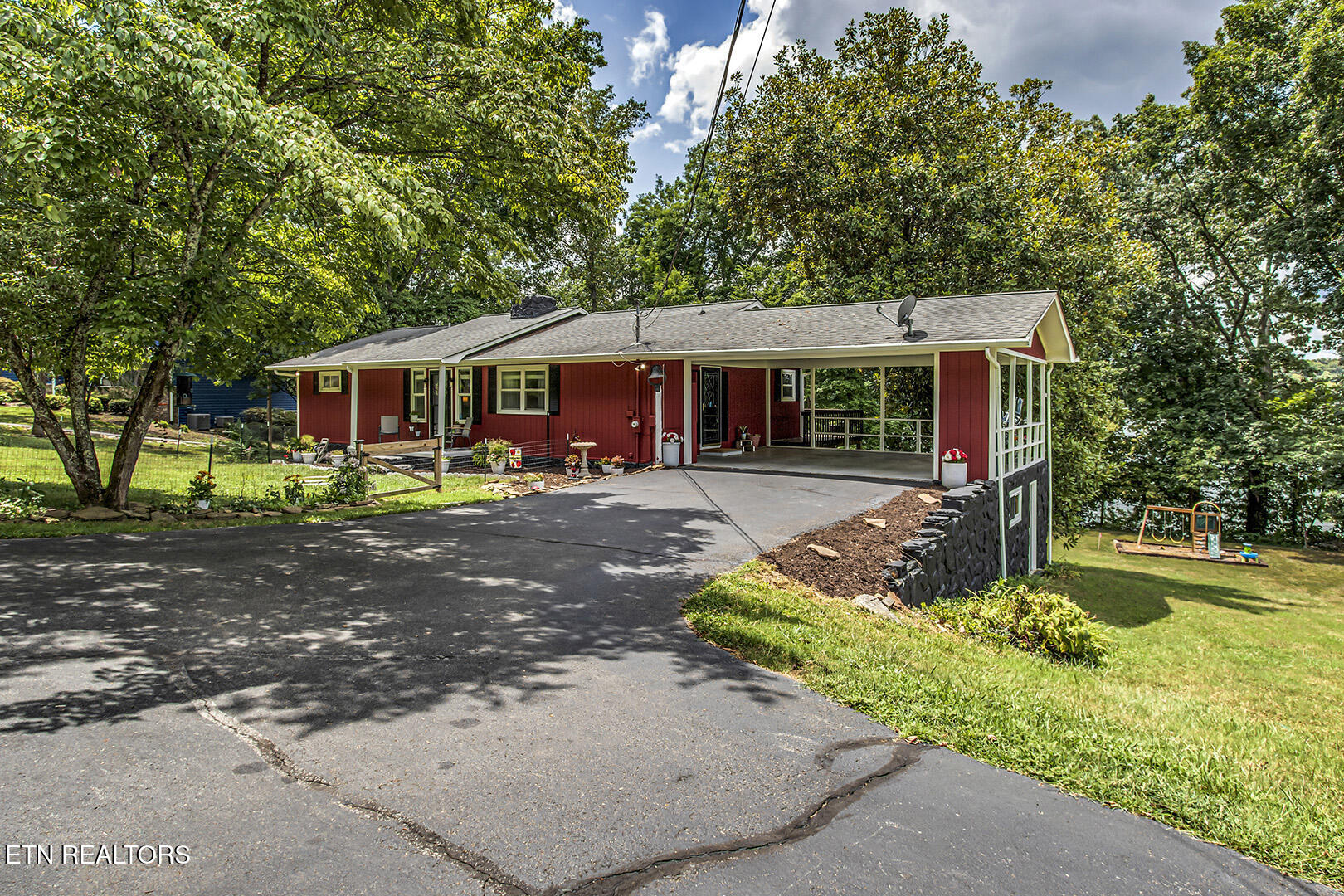 2163 Sugar Grove Valley Road Harriman TN 37748