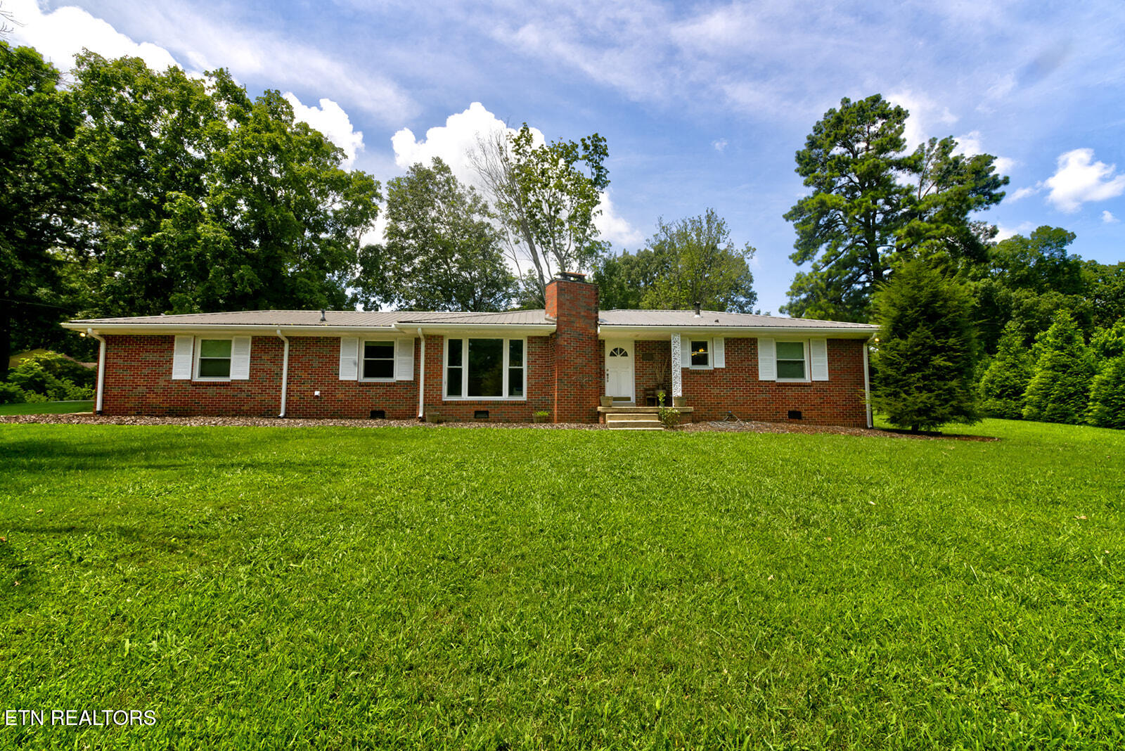 112 S Hummingbird Lane Dickson TN 37055