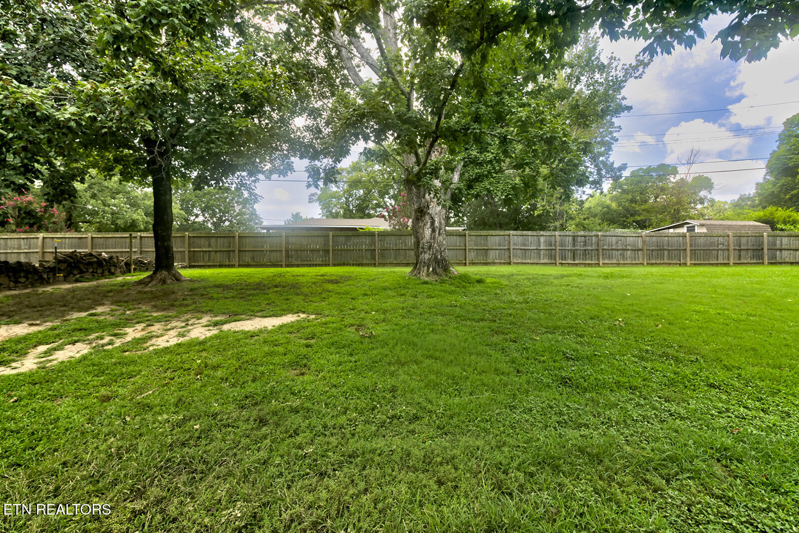112 S Hummingbird Lane Dickson TN 37055