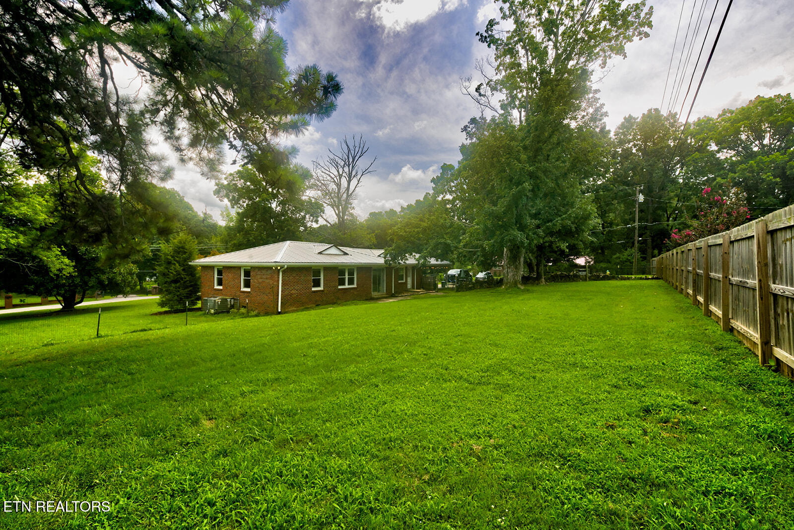 112 S Hummingbird Lane Dickson TN 37055