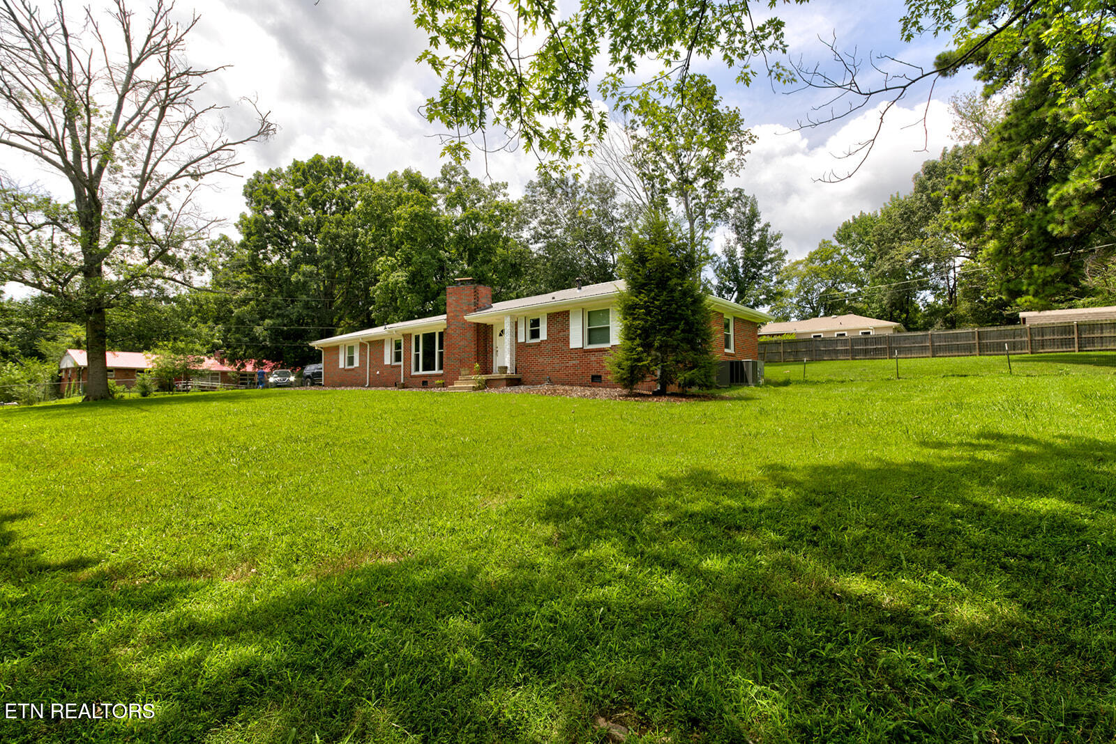 112 S Hummingbird Lane Dickson TN 37055