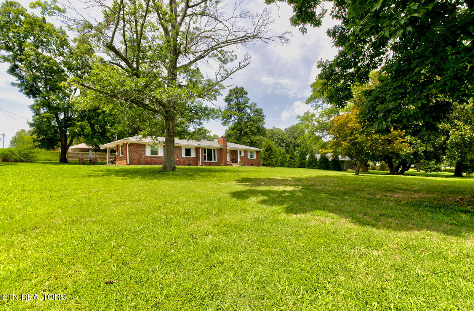 112 S Hummingbird Lane Dickson TN 37055