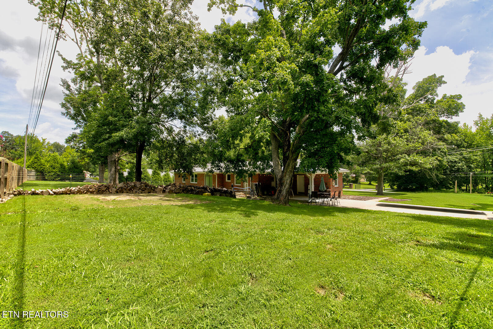 112 S Hummingbird Lane Dickson TN 37055