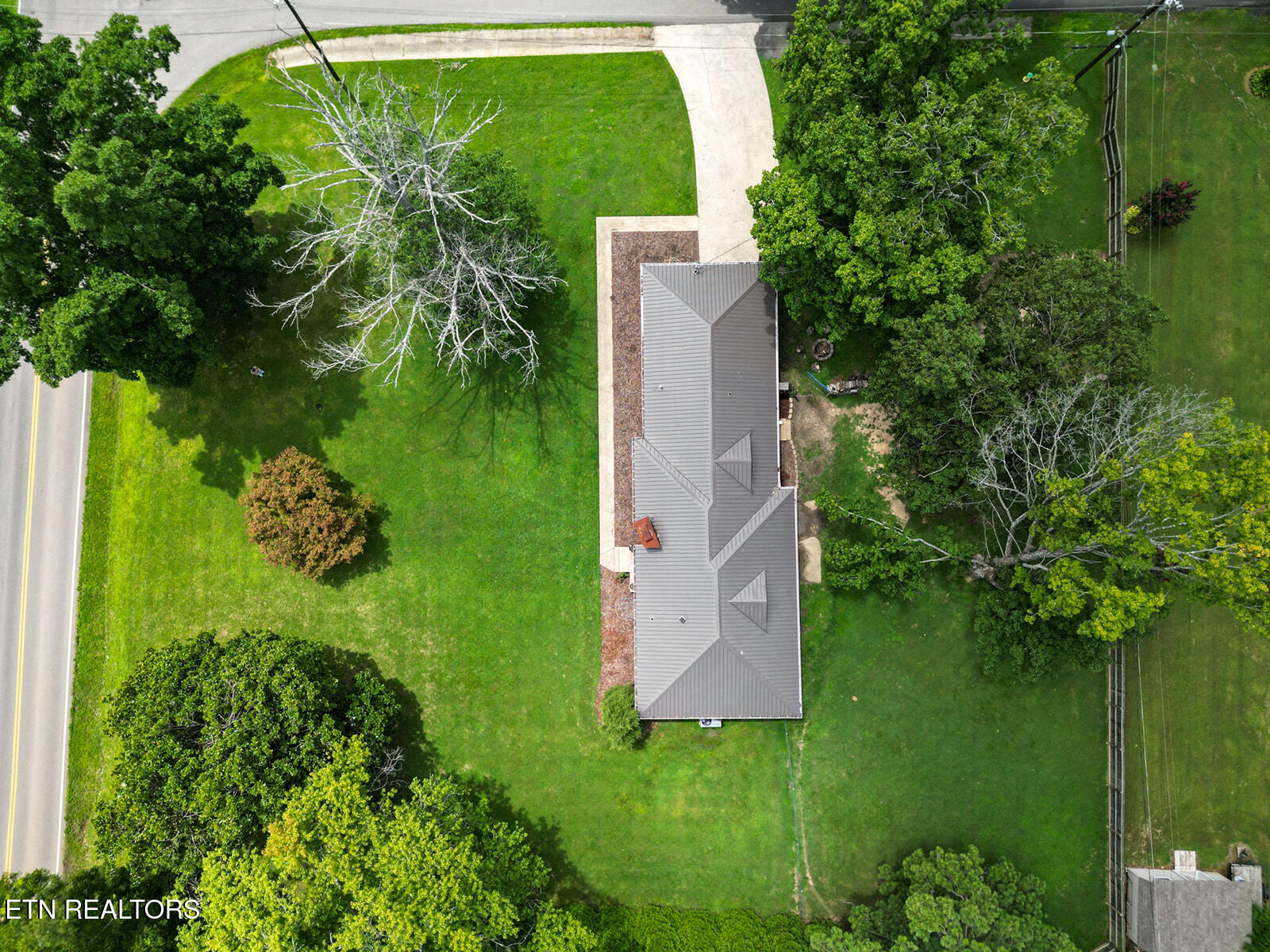 112 S Hummingbird Lane Dickson TN 37055