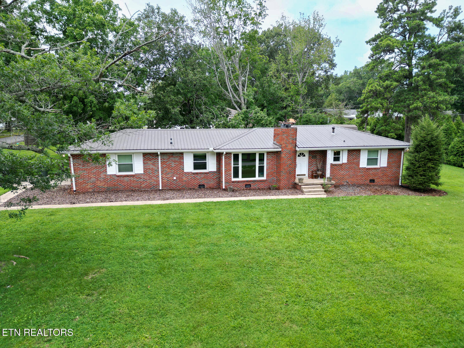 112 S Hummingbird Lane Dickson TN 37055