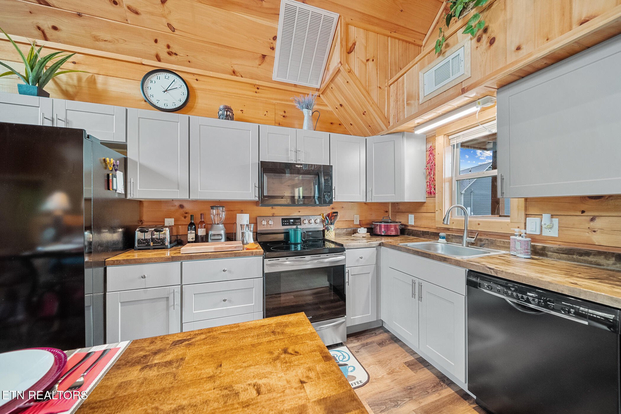 2058 Eagle Feather Drive Sevierville TN 37876