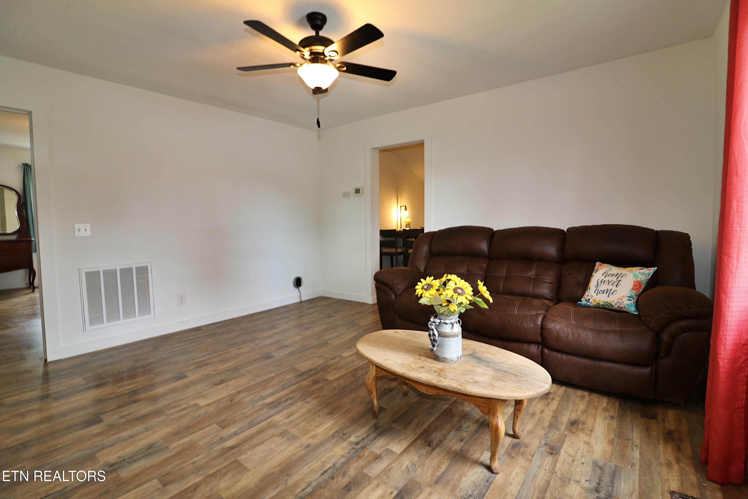 117 N Main Street Oneida TN 37841