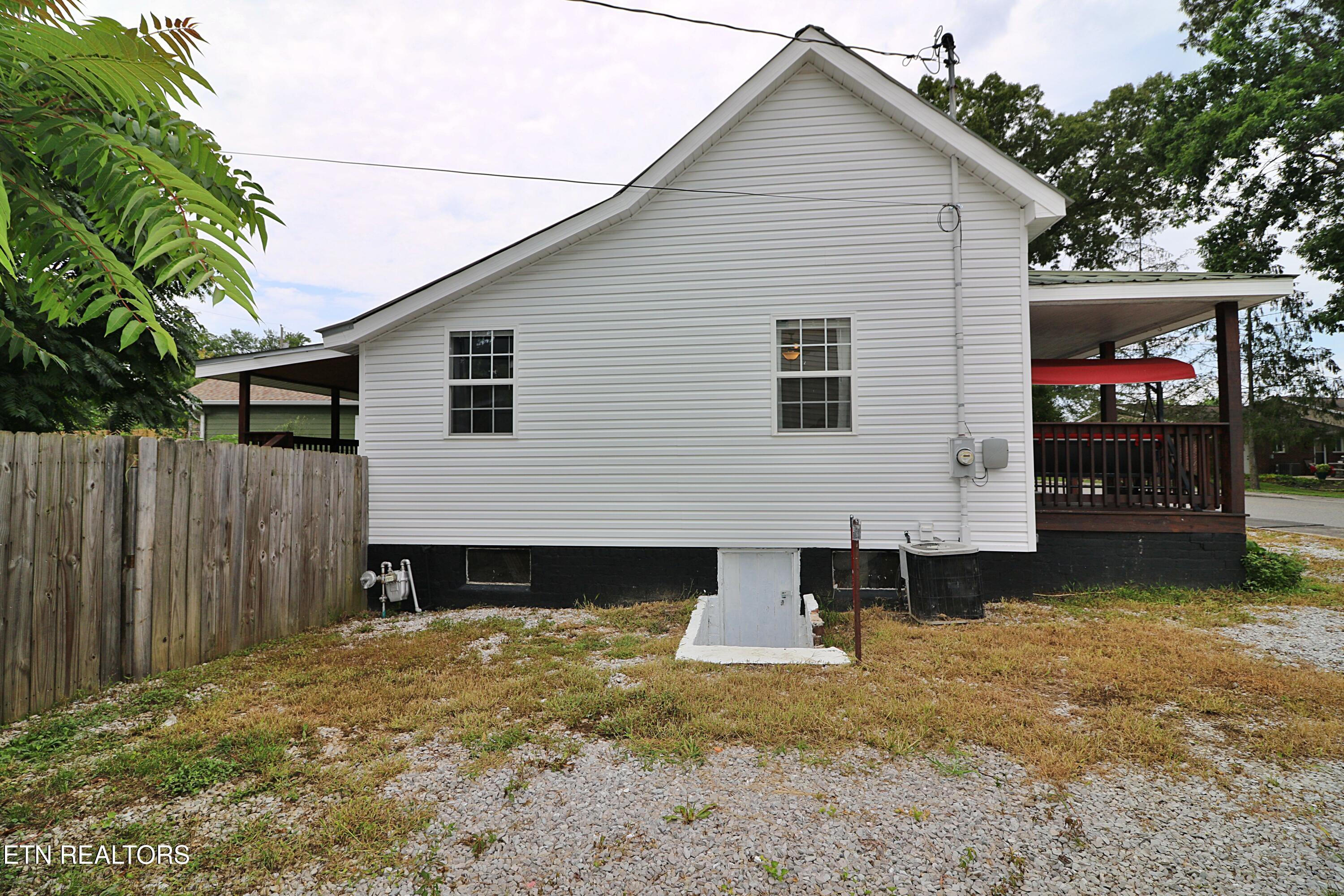 117 N Main Street Oneida TN 37841