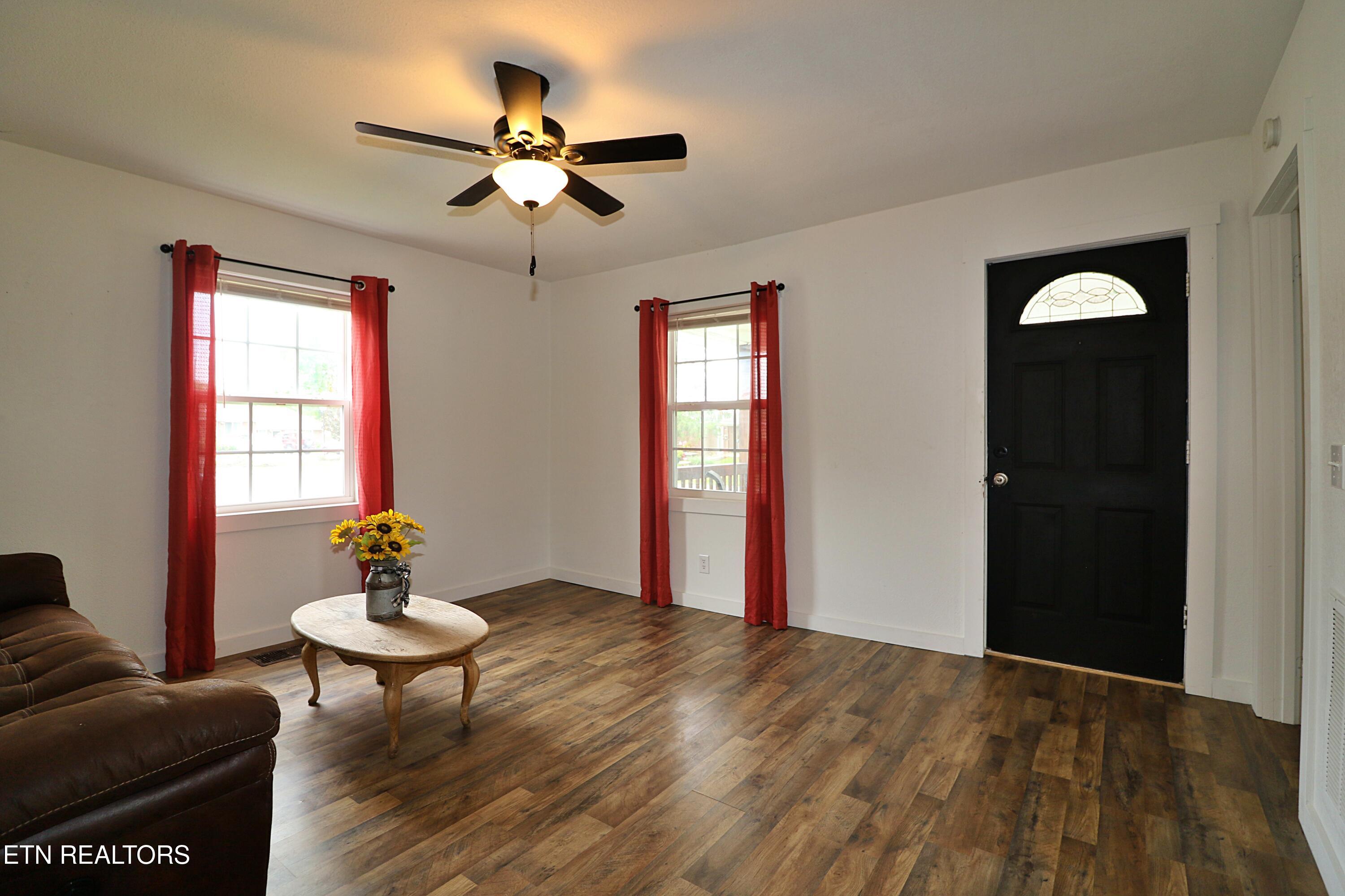 117 N Main Street Oneida TN 37841